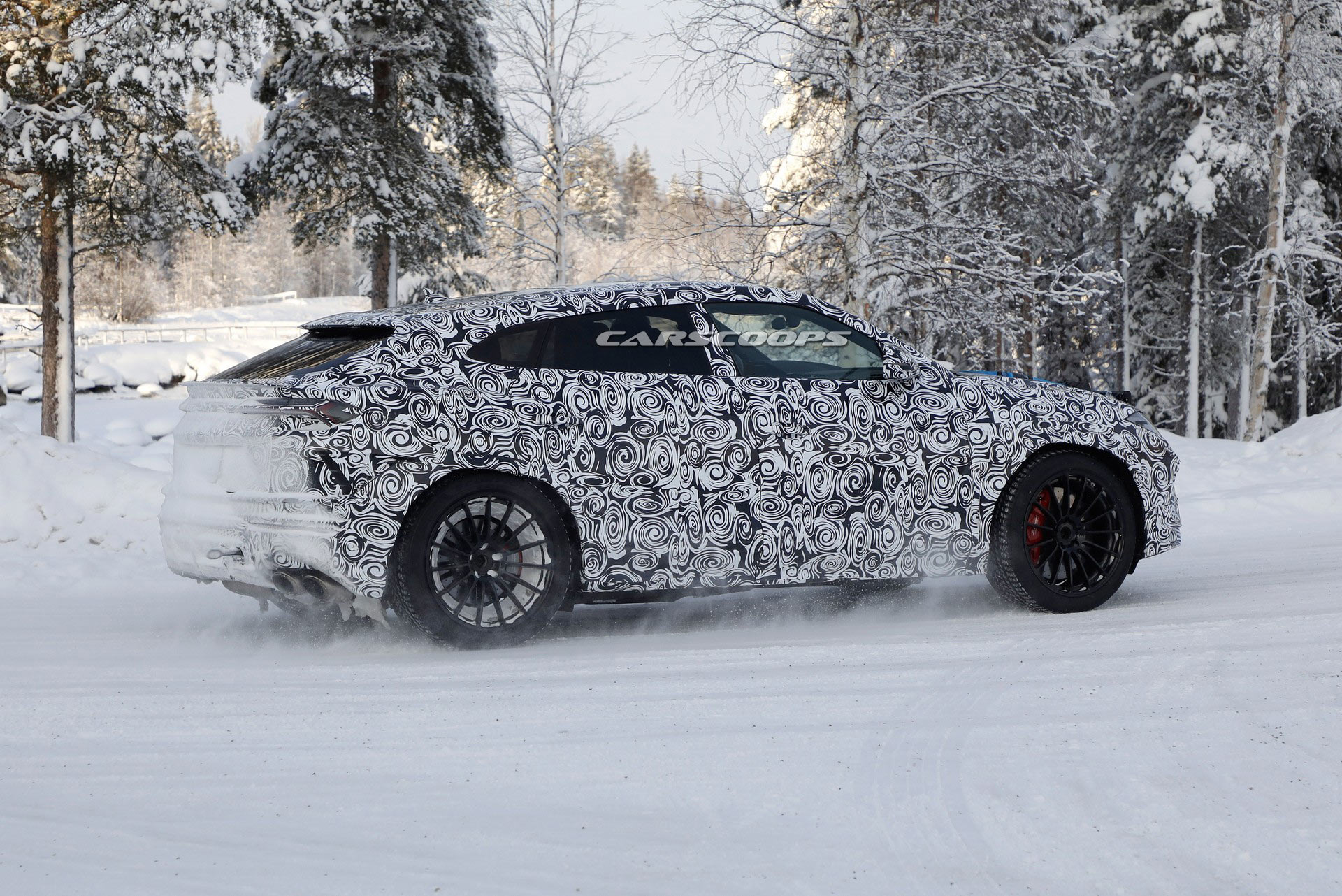 2022 Lamborghini Urus Spotted With Minor Styling Tweaks