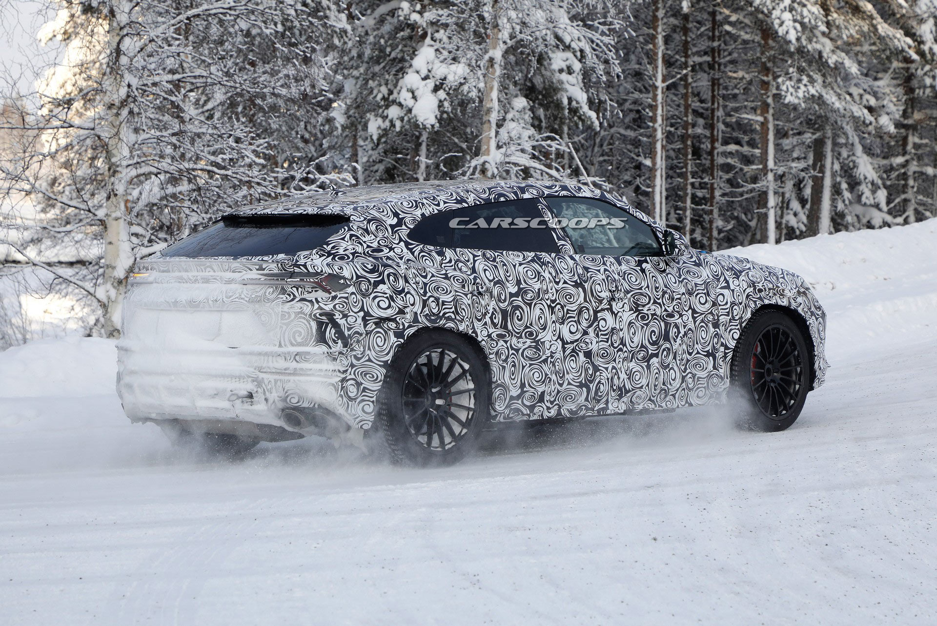 2022 Lamborghini Urus Spotted With Minor Styling Tweaks