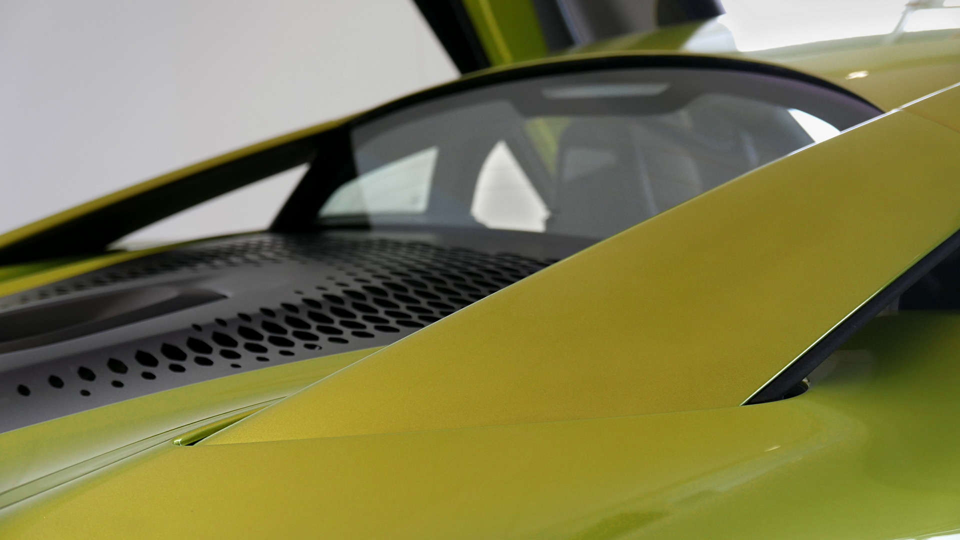 We Check Out The First 2022 McLaren Artura To Hit U.S. Shores In Person