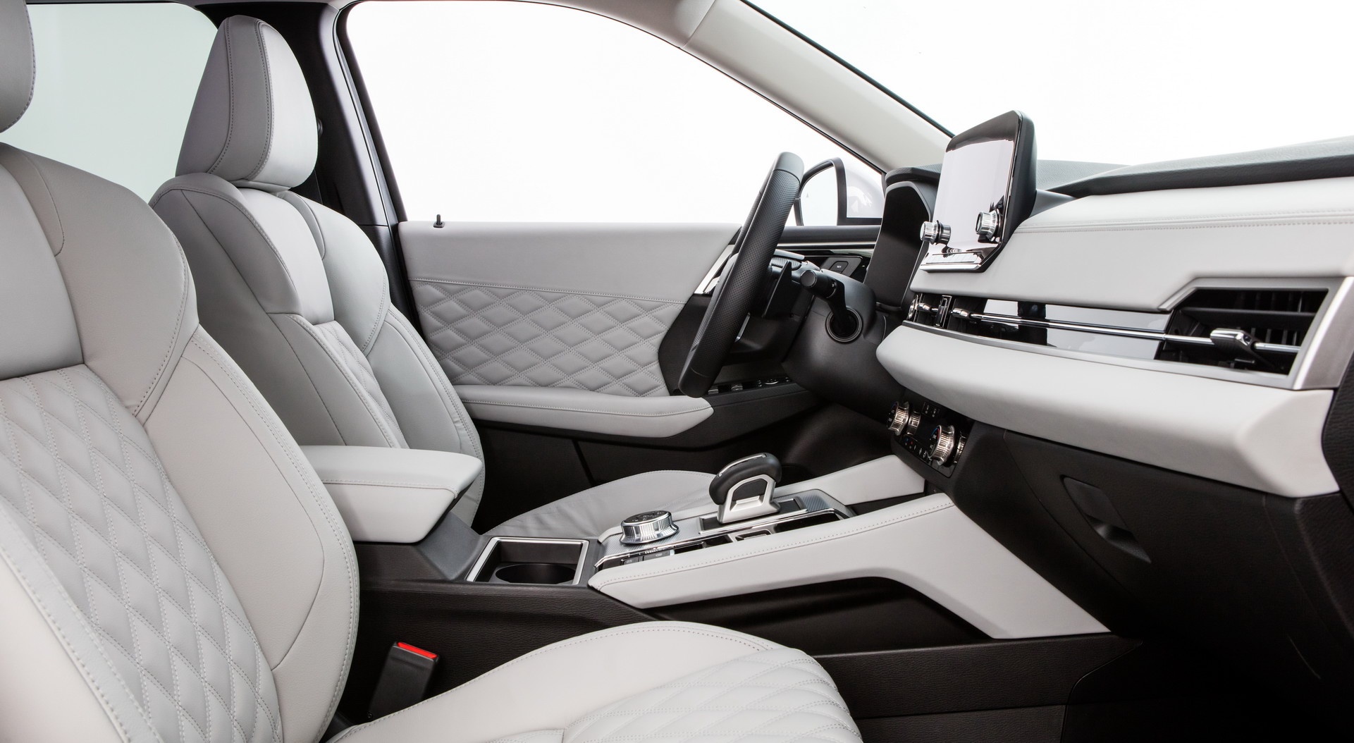 2022 Mitsubishi Outlander Priced From $26,990, First Deliveries Start This April