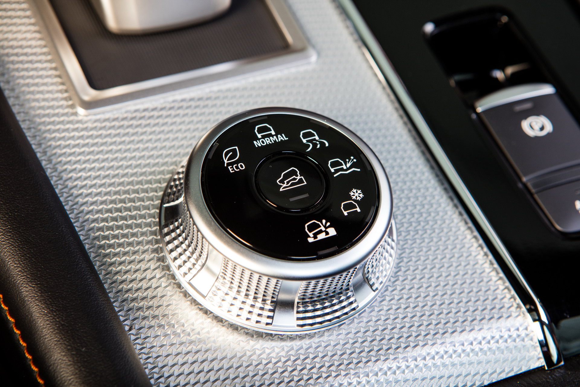 2022 Mitsubishi Outlander Priced From $26,990, First Deliveries Start This April