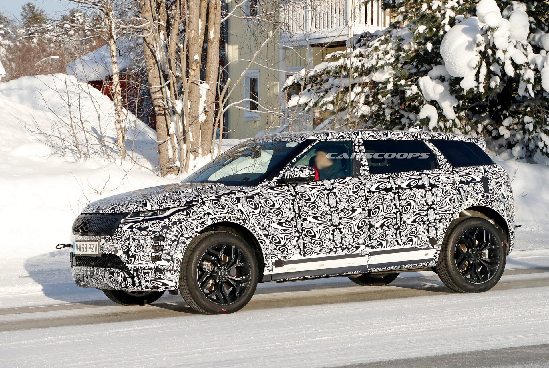 2022 Range Rover Evoque LWB Spied, Can’t Come Soon Enough For Second-Row Passengers