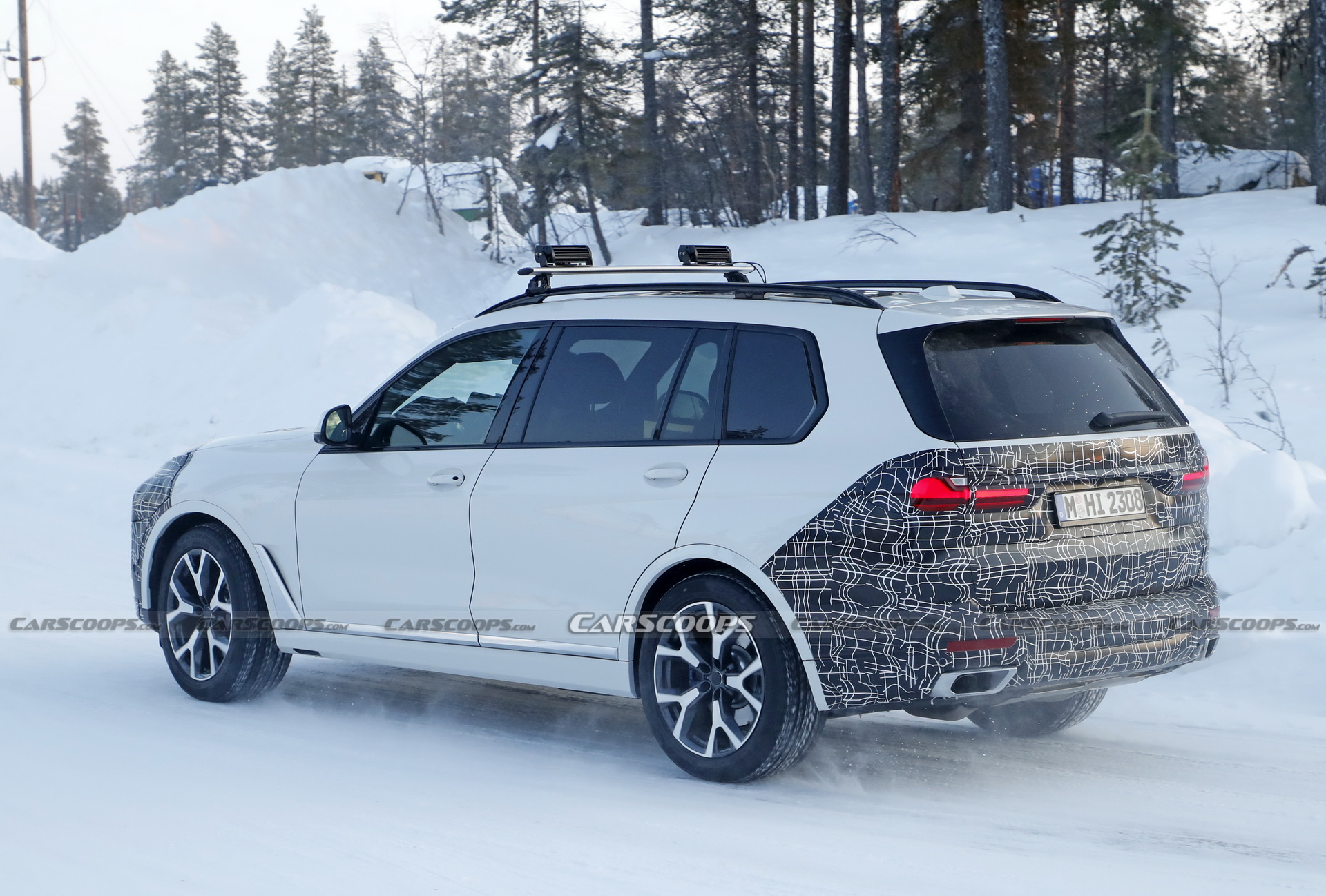 BMW’s Facelifted 2022 X7 Tries To Hide Its New Face During Winter Testing