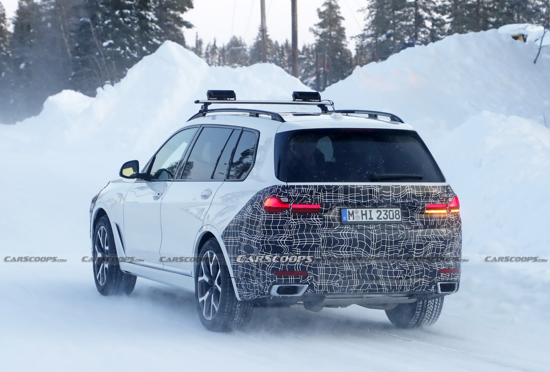 BMW’s Facelifted 2022 X7 Tries To Hide Its New Face During Winter Testing