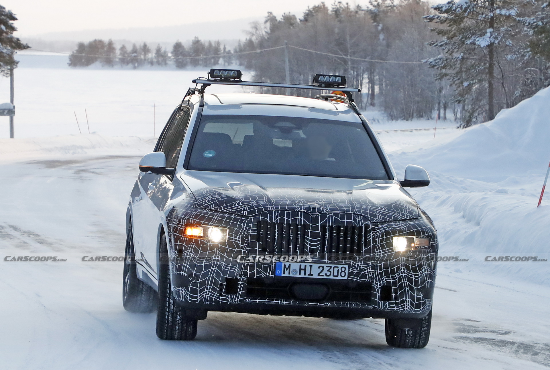 BMW’s Facelifted 2022 X7 Tries To Hide Its New Face During Winter Testing