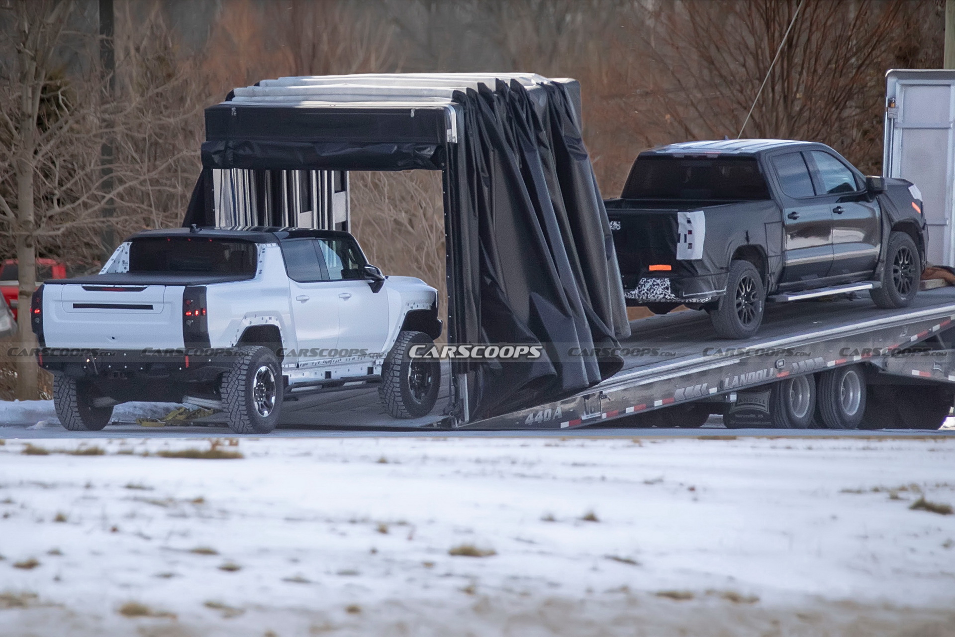 2022 GMC Hummer EV Pickup Looks Like A Tank Among Regular Traffic