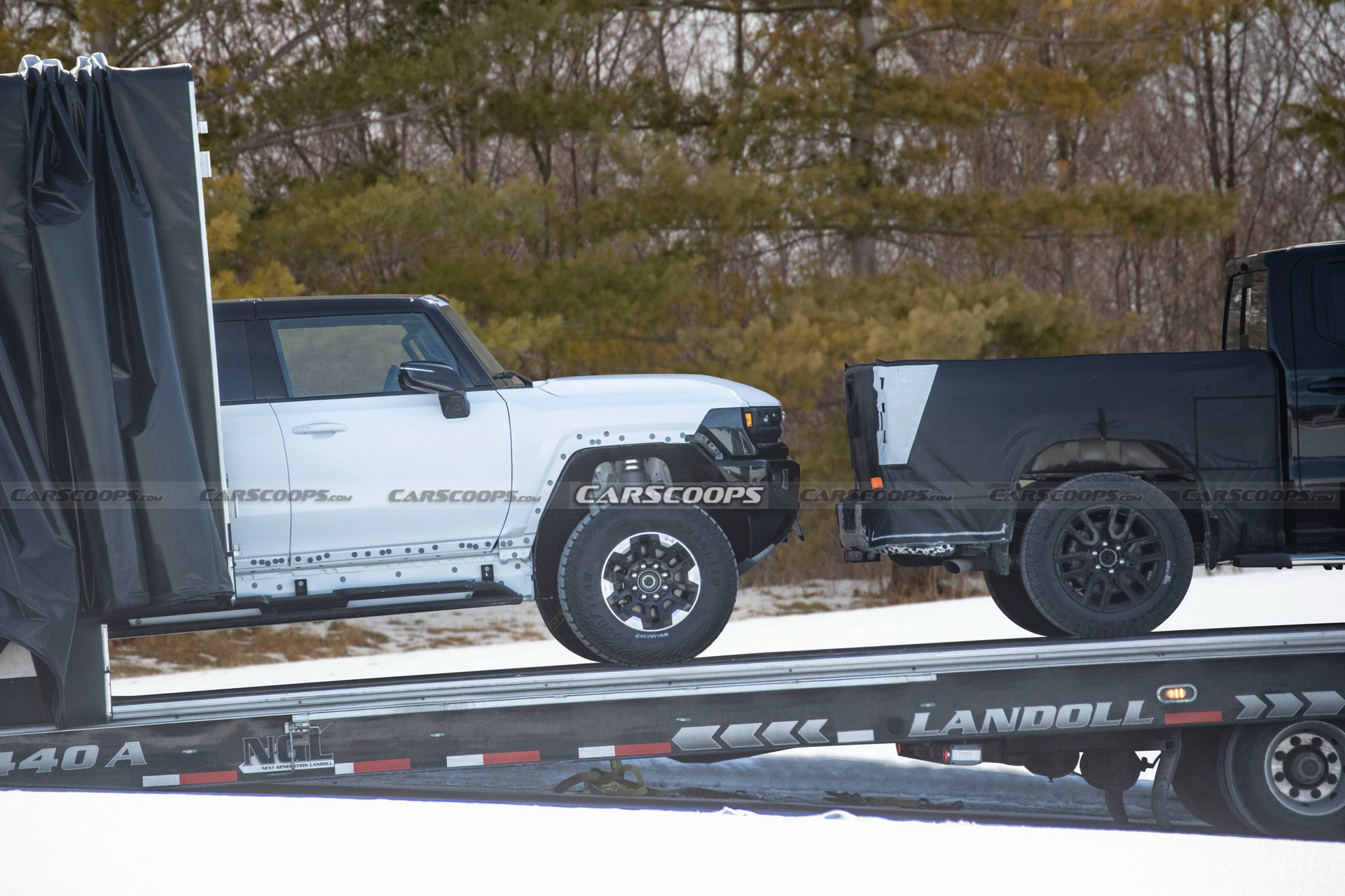 2022 GMC Hummer EV Pickup Looks Like A Tank Among Regular Traffic