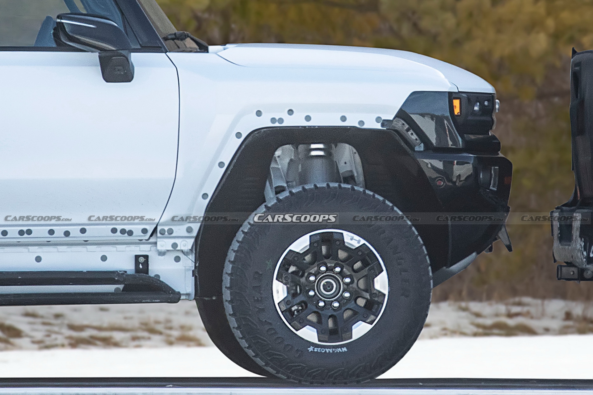 2022 GMC Hummer EV Pickup Looks Like A Tank Among Regular Traffic