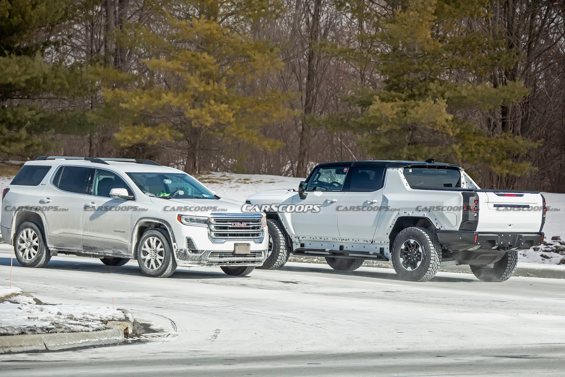 2022 GMC Hummer EV Pickup Looks Like A Tank Among Regular Traffic