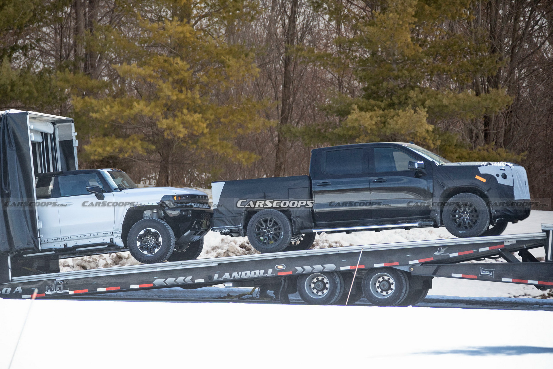 2022 GMC Hummer EV Pickup Looks Like A Tank Among Regular Traffic
