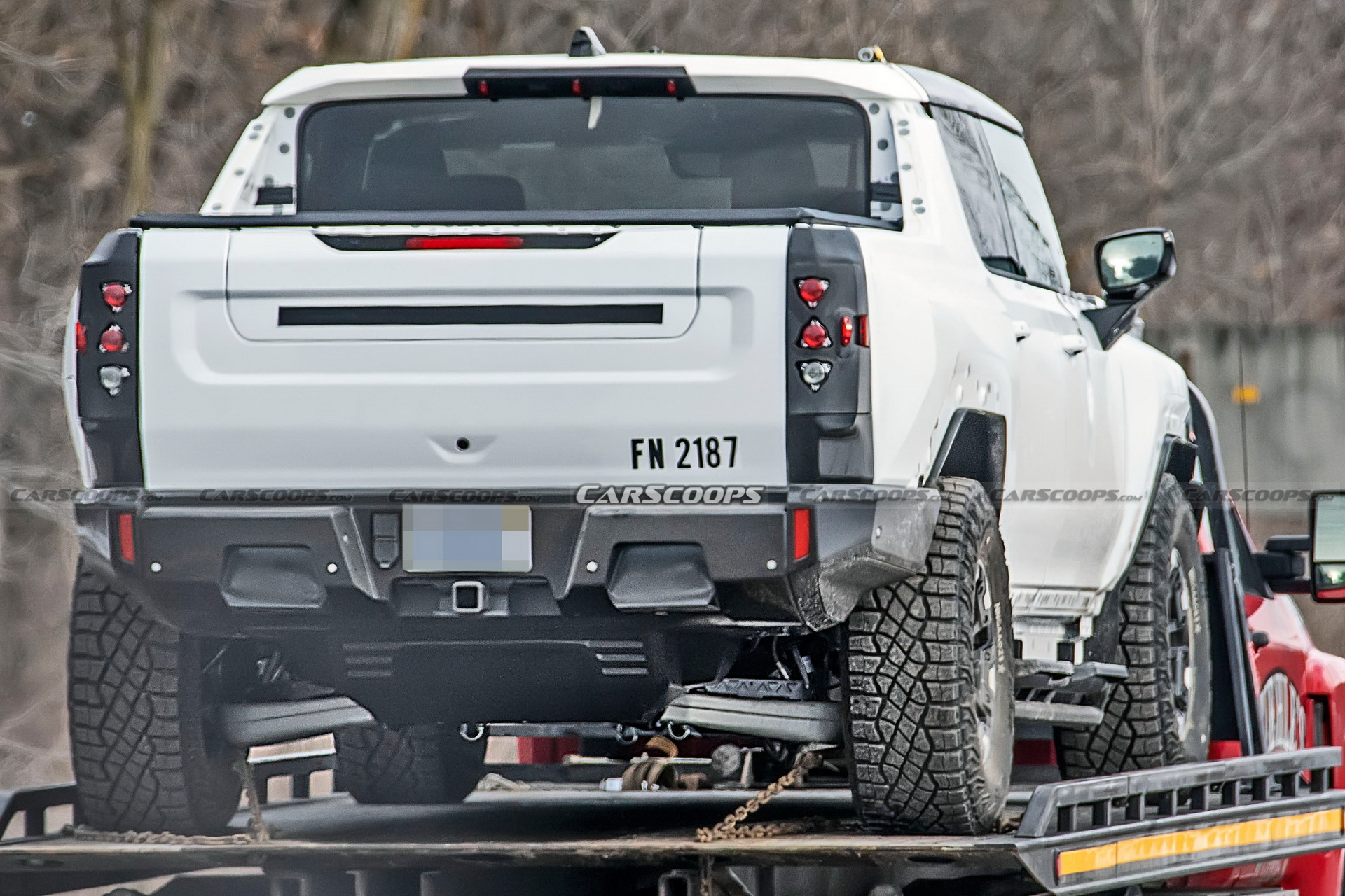 2022 GMC Hummer EV Pickup Looks Like A Tank Among Regular Traffic