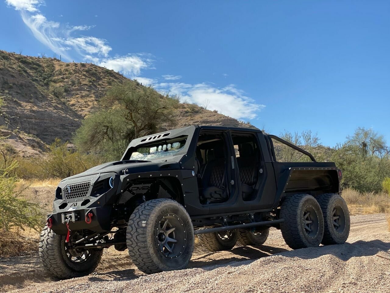 Six-Wheeled Jeep Gladiator Is As Wild As Road-Legal Vehicles Come