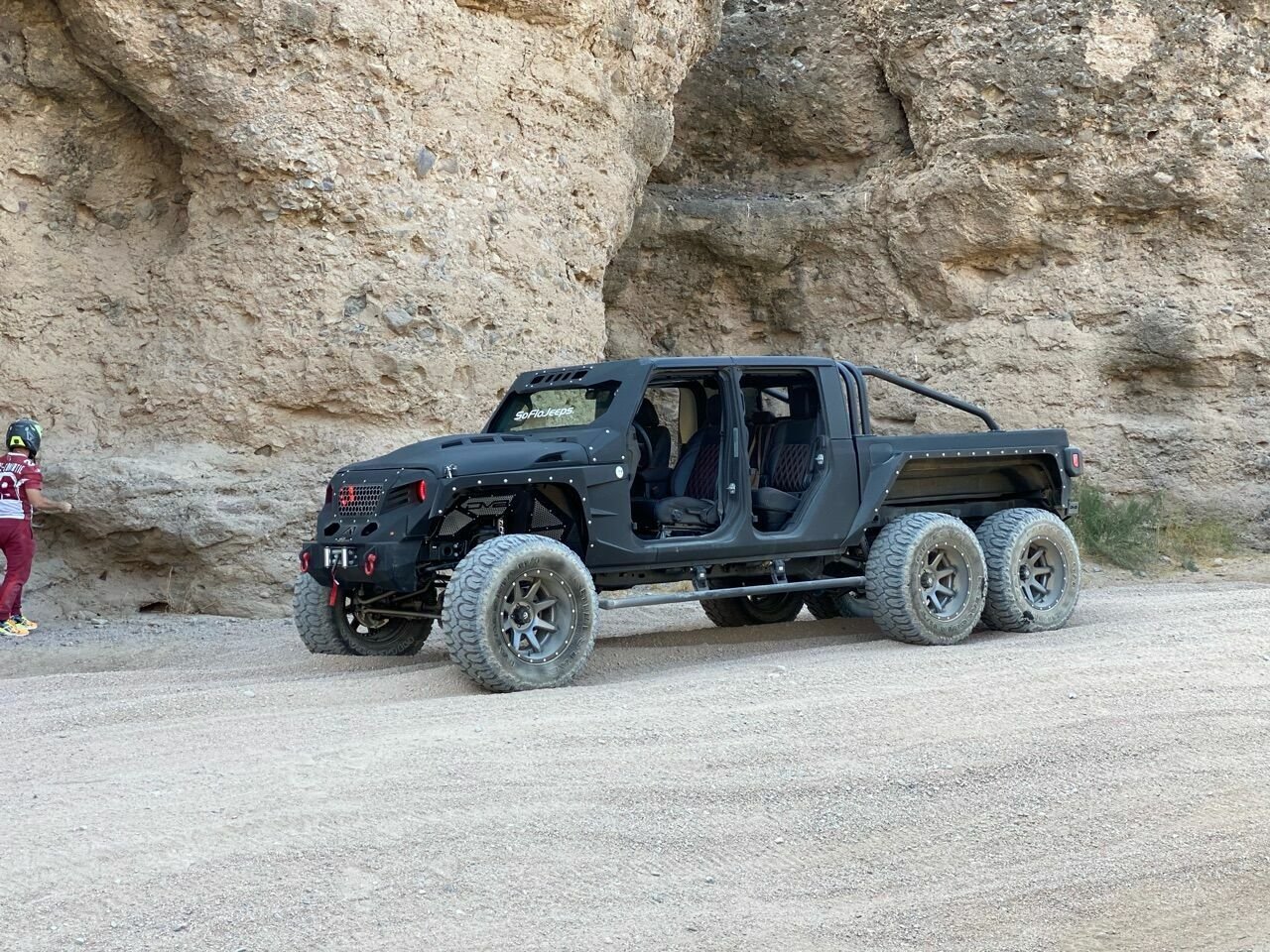 Six-Wheeled Jeep Gladiator Is As Wild As Road-Legal Vehicles Come