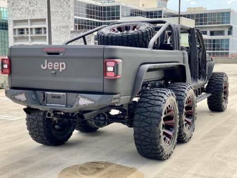 Six-Wheeled Jeep Gladiator Is As Wild As Road-Legal Vehicles Come