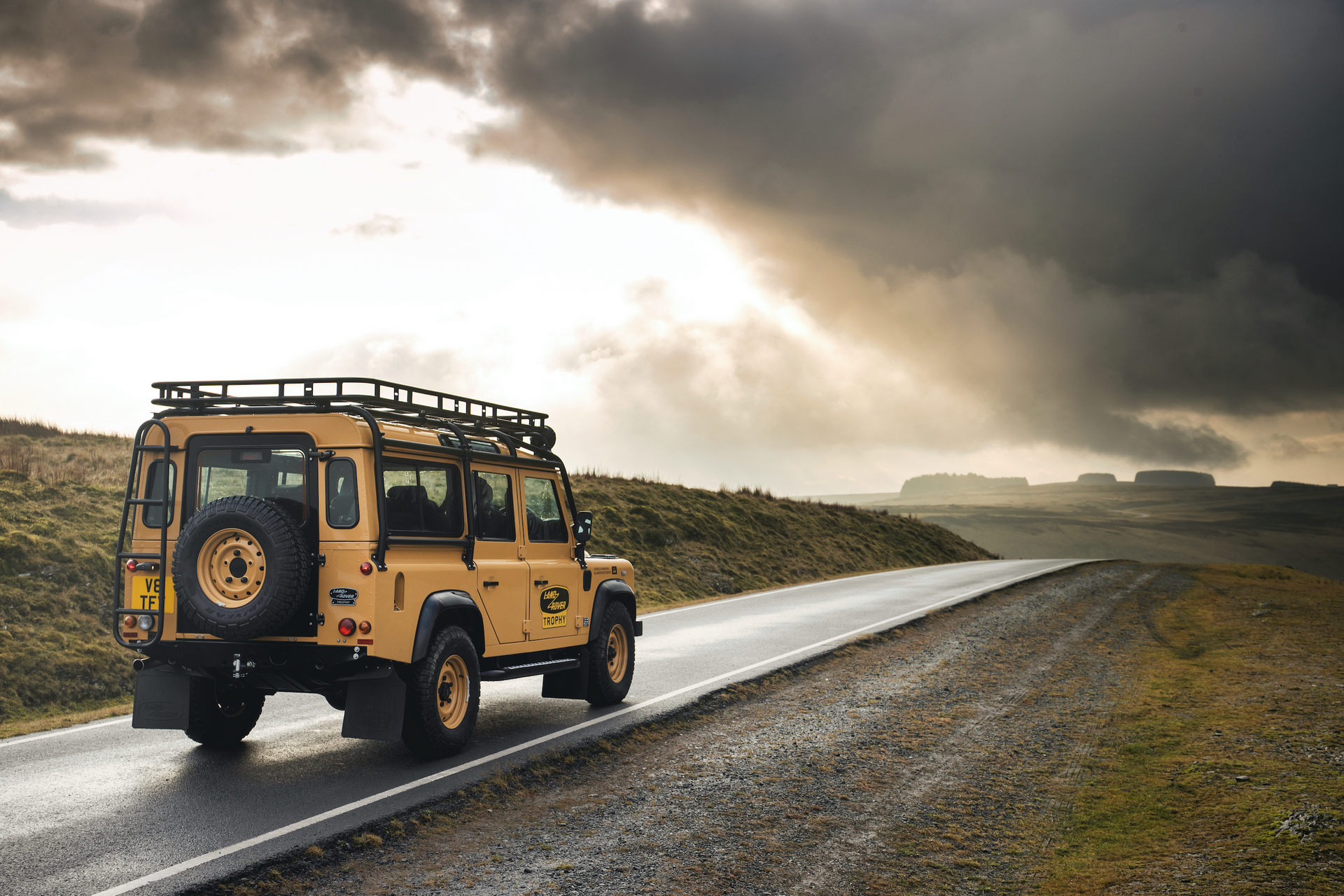 Land Rover Classic Unveils Limited-Run $270,000 Defender Works V8 Trophy