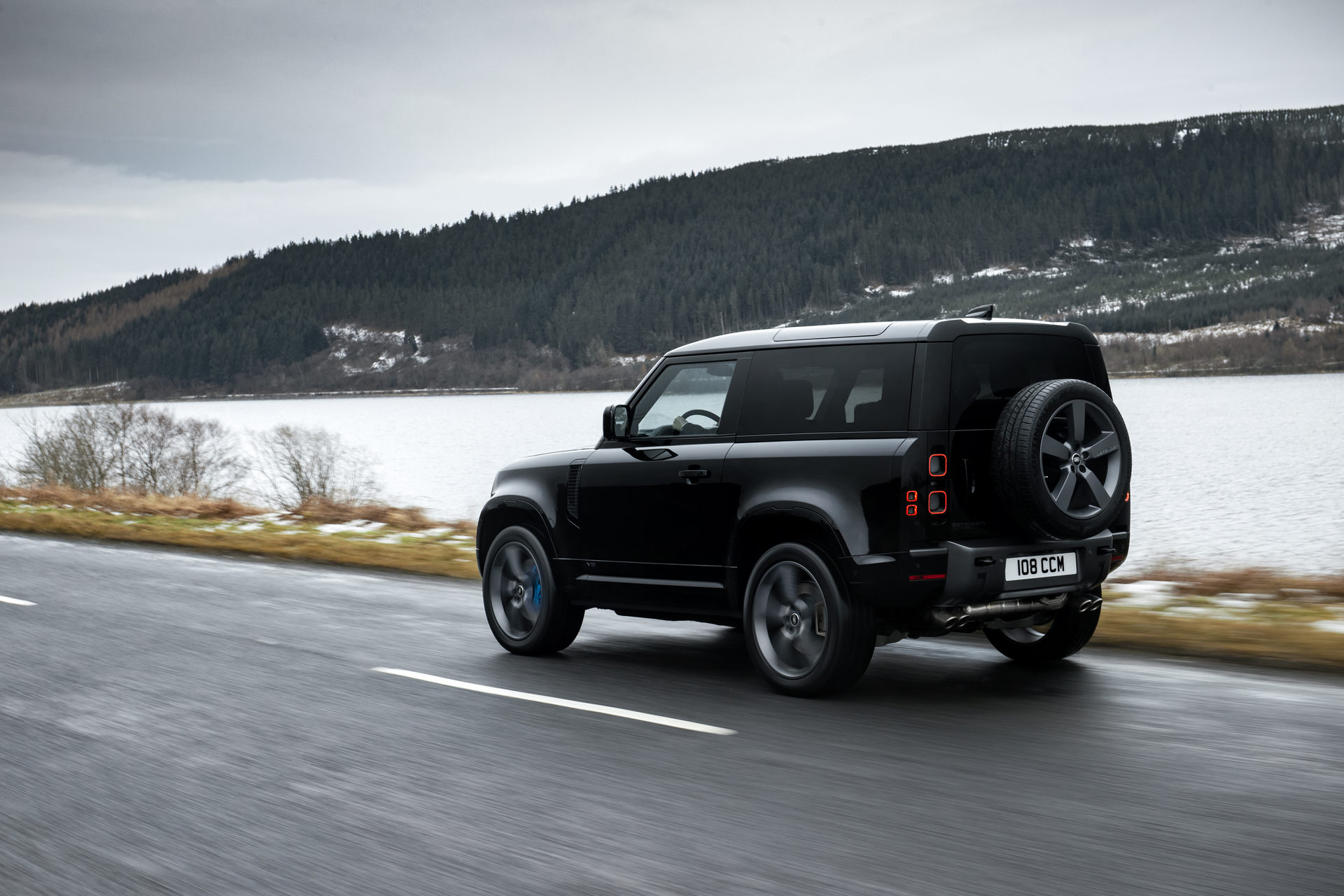 New 2022 Land Rover Defender V8 Lands With 518 HP