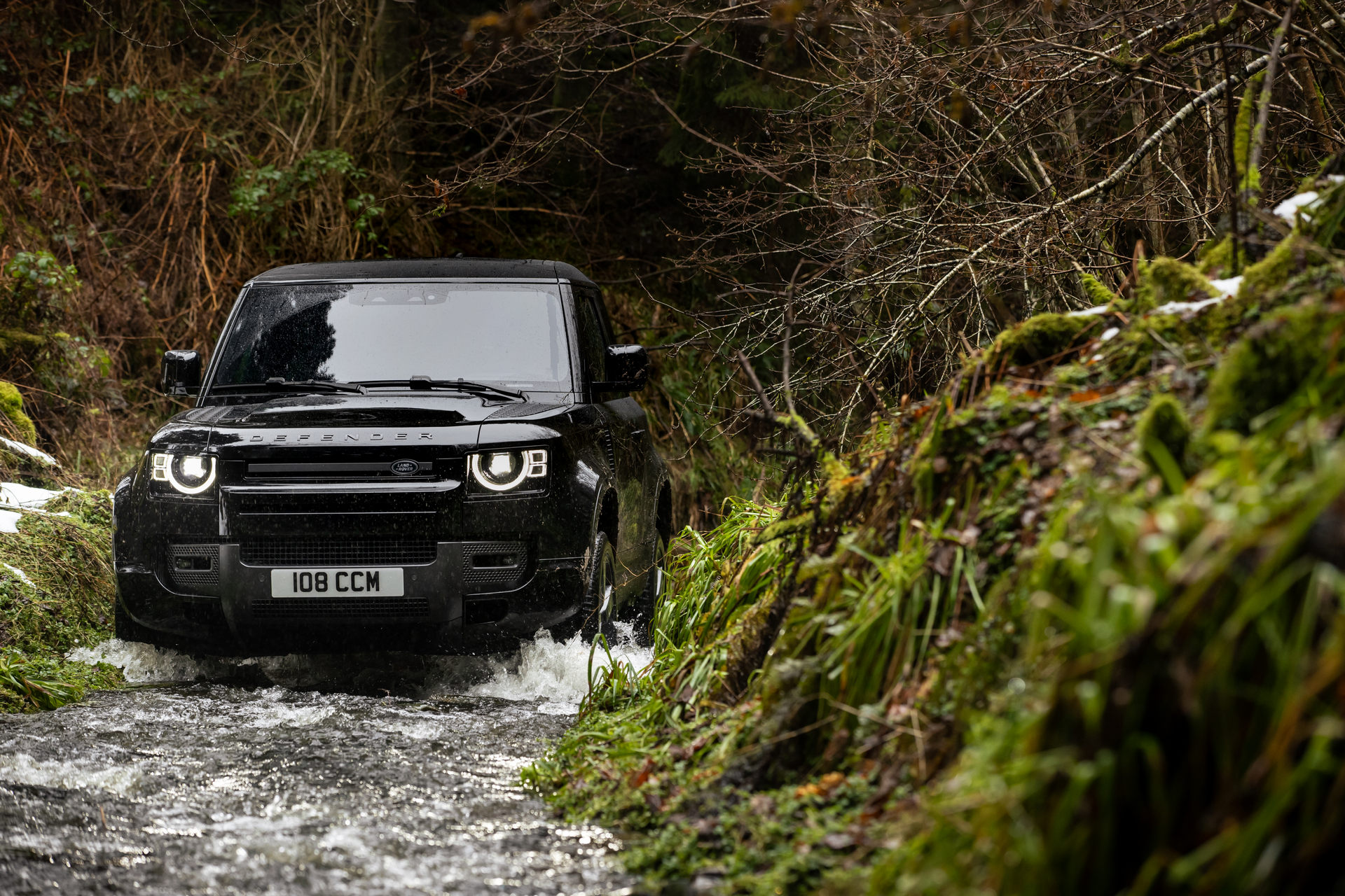 New 2022 Land Rover Defender V8 Lands With 518 HP