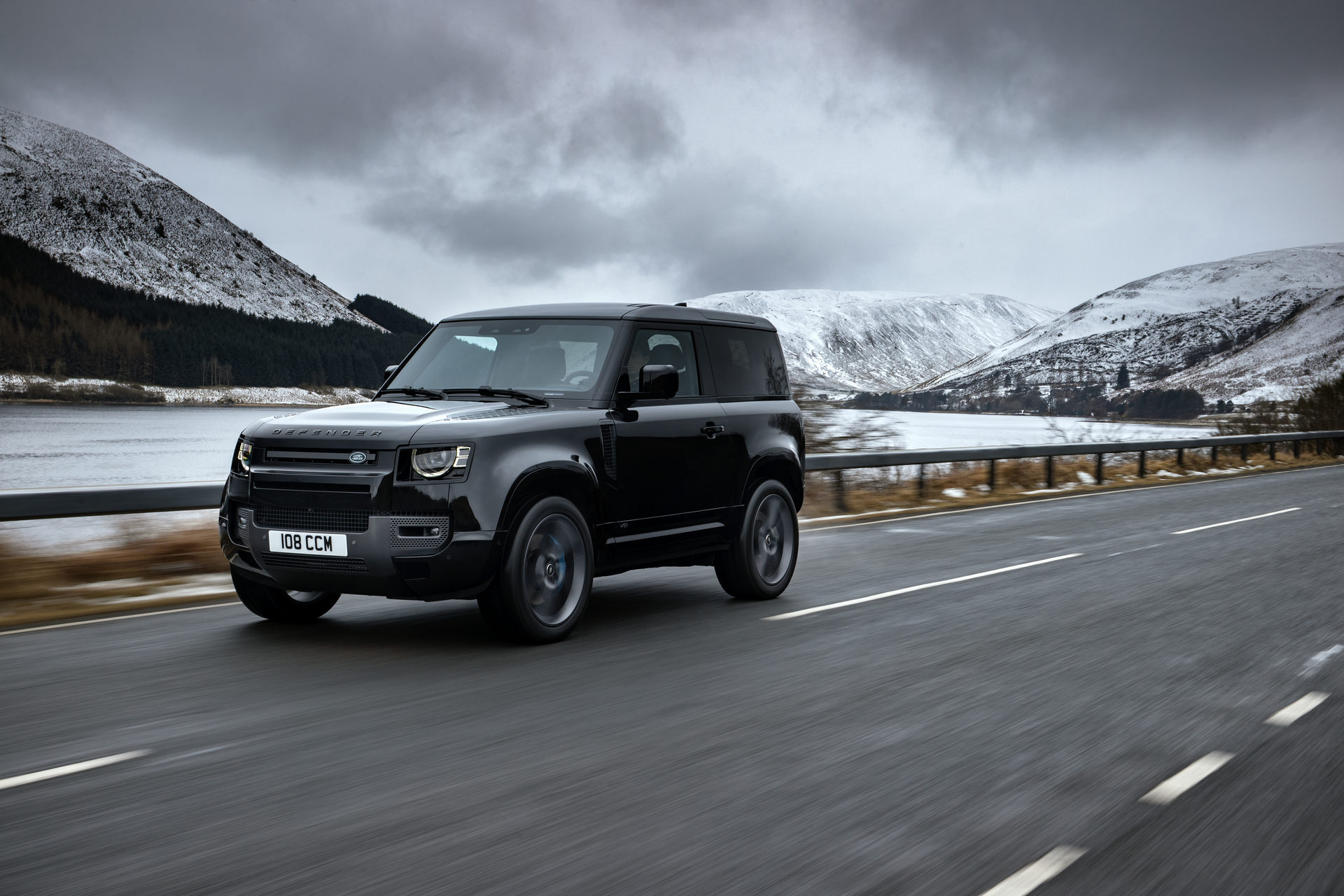 New 2022 Land Rover Defender V8 Lands With 518 HP