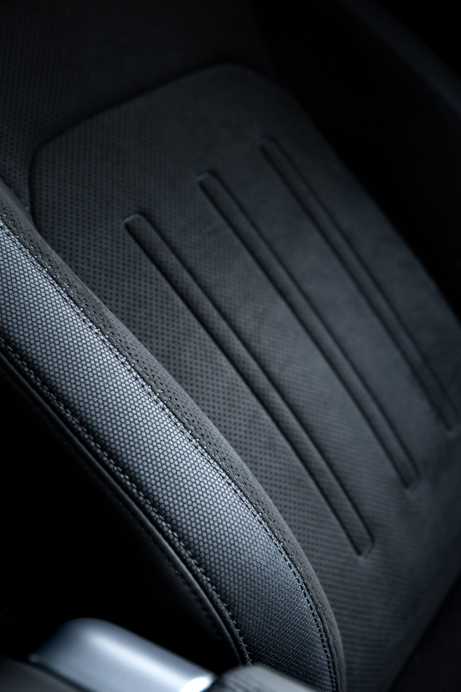 New 2022 Land Rover Defender V8 Lands With 518 HP