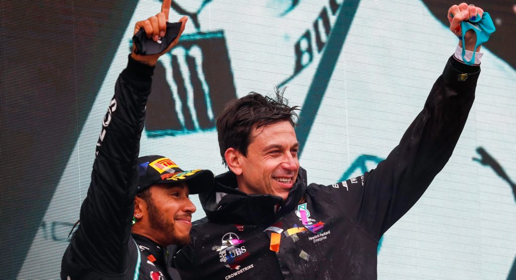 Lewis Hamilton Finally Signs Contract With Mercedes For One Year