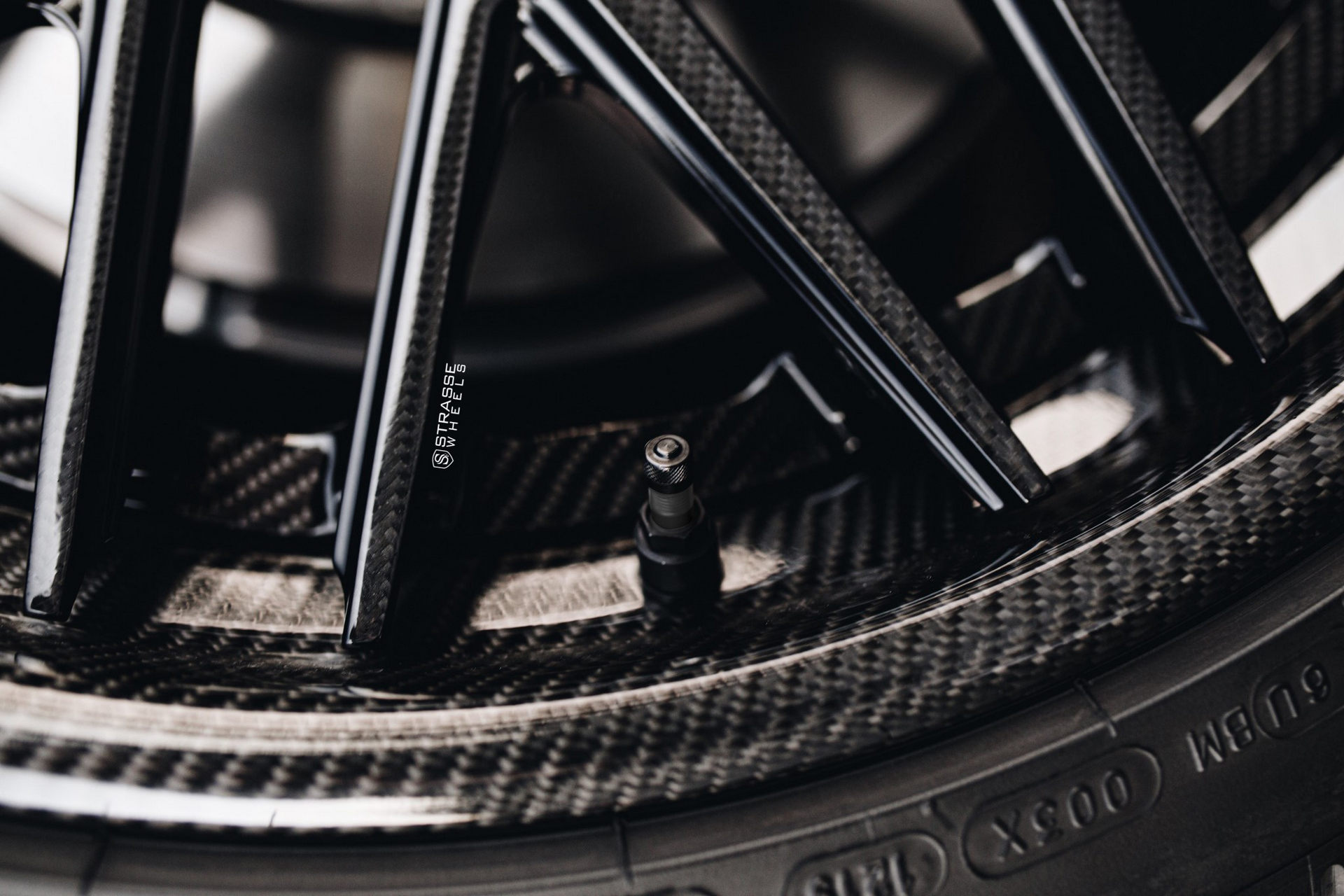 Lexus LC500 Looks Even Better With These ‘Carbon Fiber’ Wheels