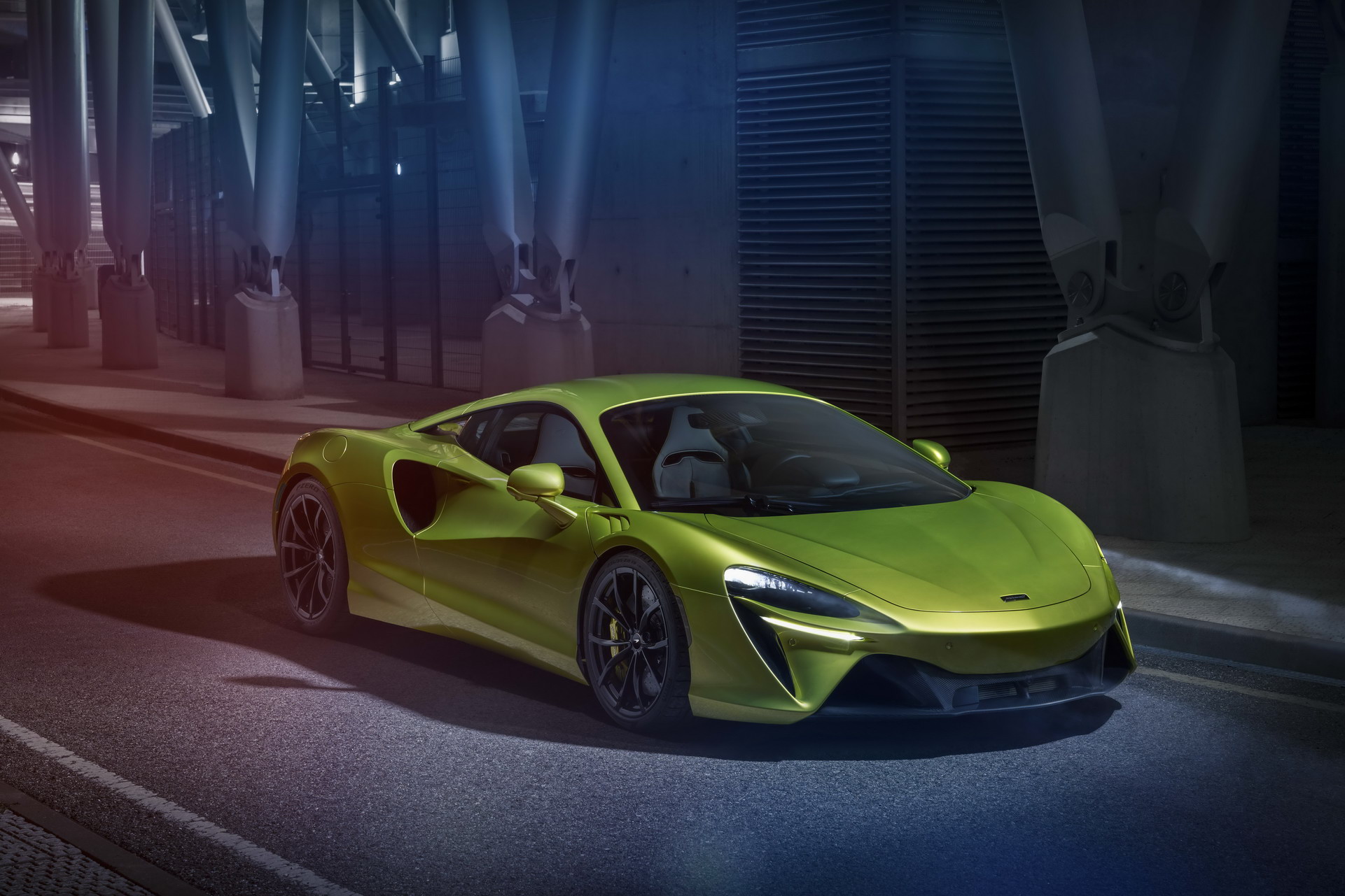 New McLaren Artura Is A 670 HP Plug-in Hybrid Supercar That Has No Reverse Gear