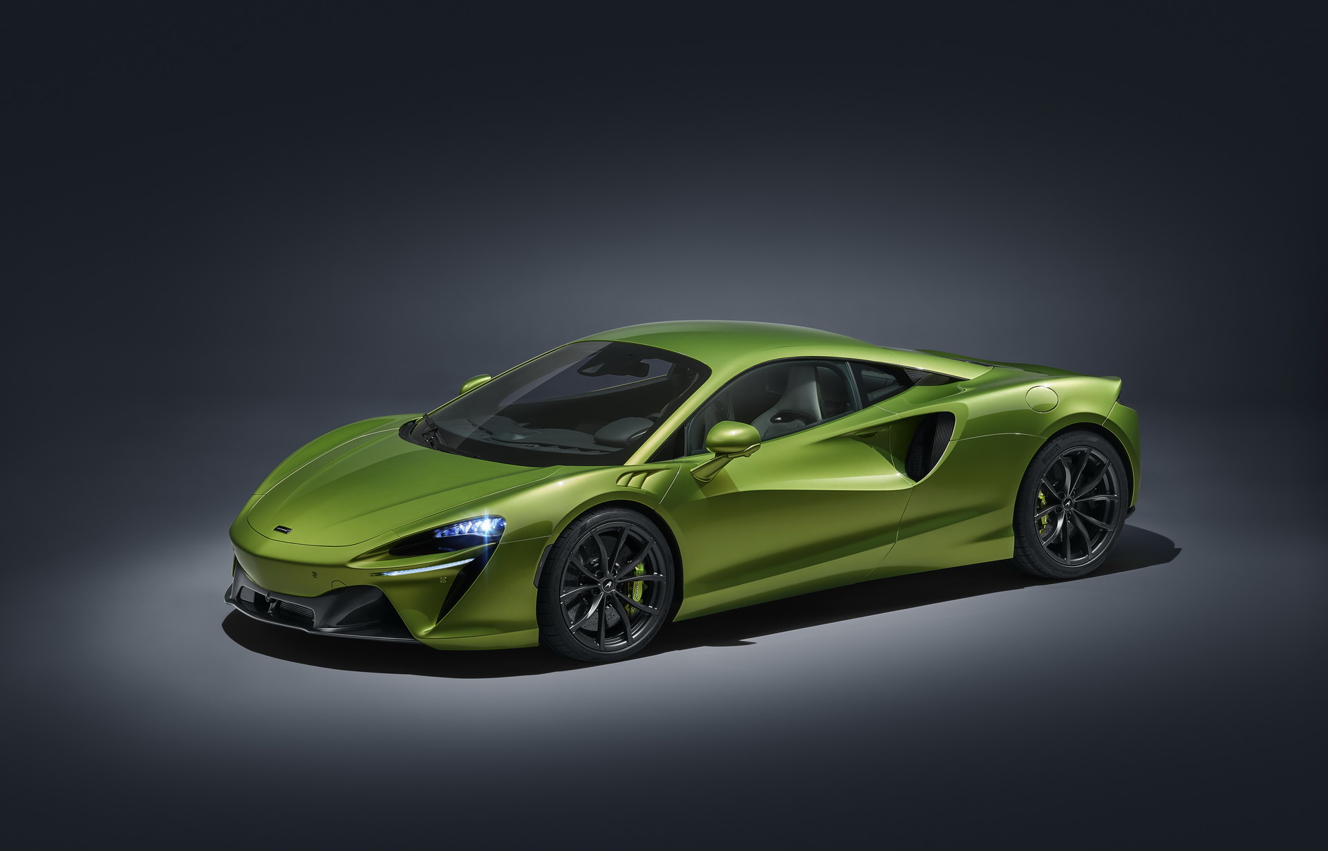 New McLaren Artura Is A 670 HP Plug-in Hybrid Supercar That Has No Reverse Gear