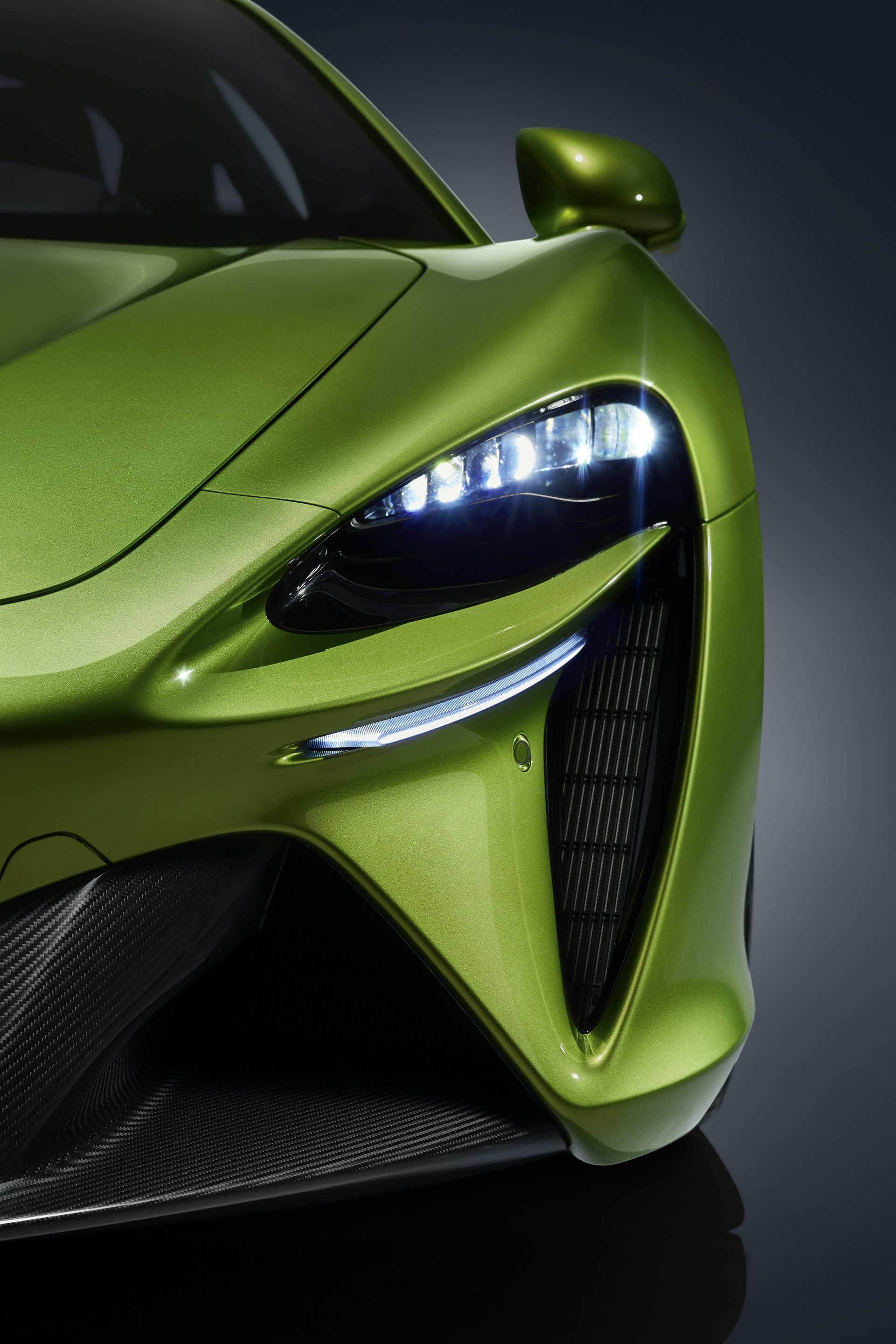 New McLaren Artura Is A 670 HP Plug-in Hybrid Supercar That Has No Reverse Gear