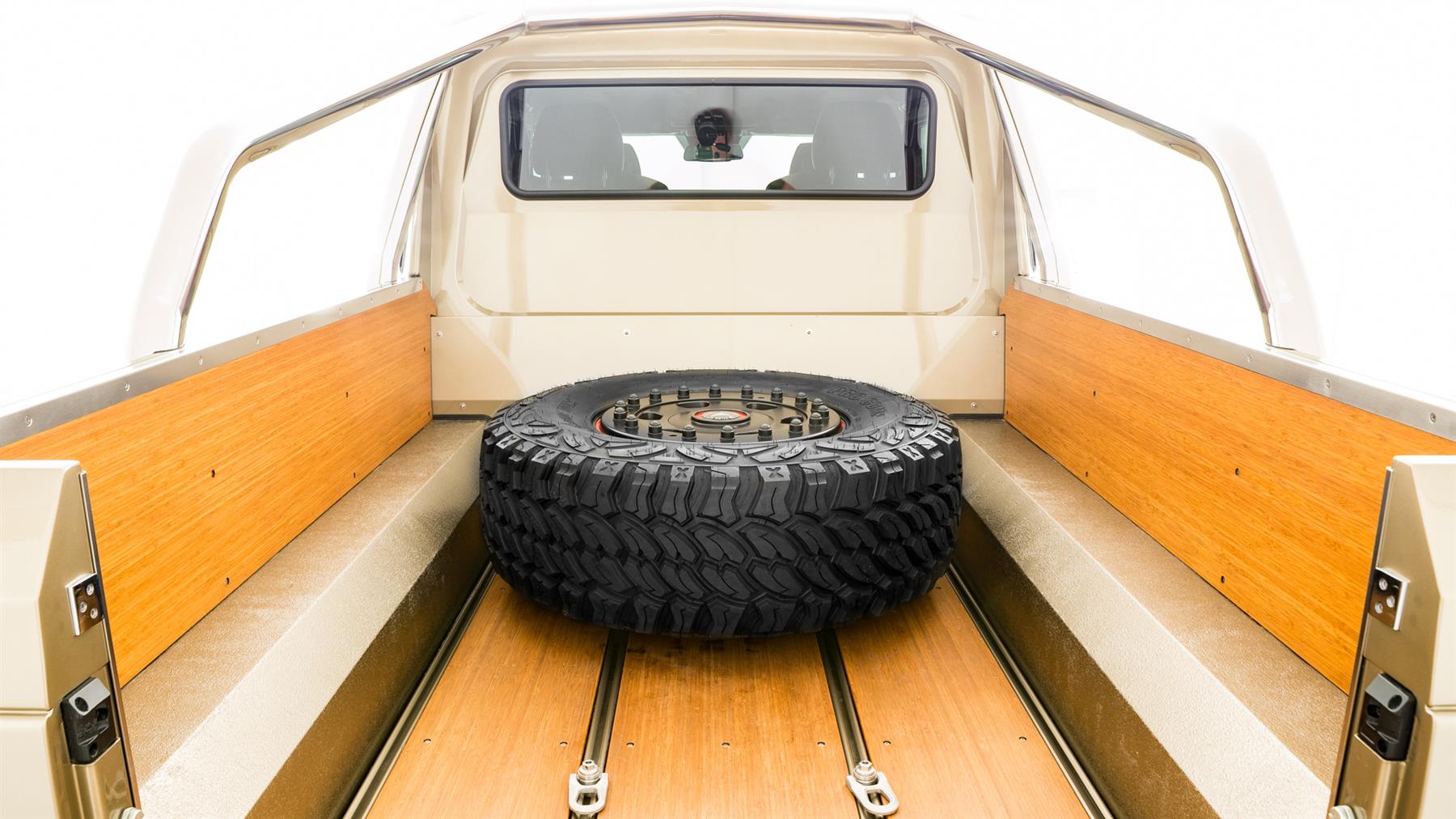 Mercedes-Benz G63 AMG 6×6 With Just 143 Miles Is A $1 Million Off-Roading Beast