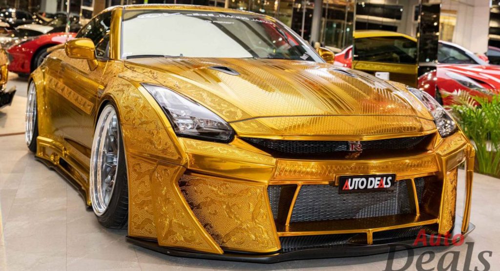  Gold Chrome 820 HP 2014 Nissan GT-R Goes For Over Half A Million Dollars