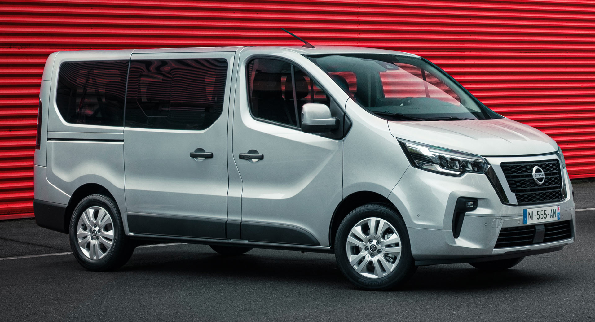 Nissan NV300 Combi Facelift Brings New Looks And A Higher Quality