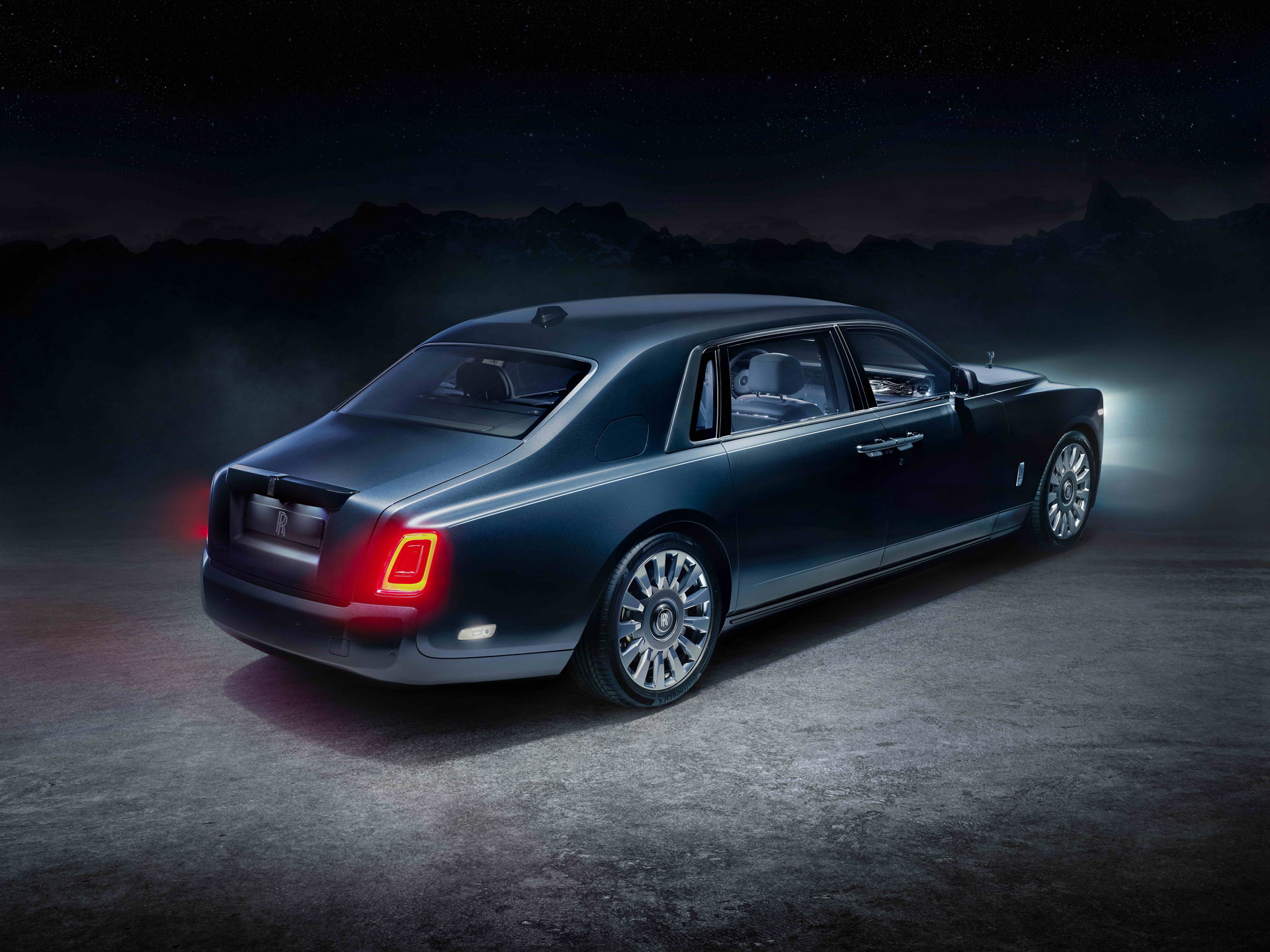Chinese Rolls-Royce Customers Are Buying $1 Million Cars With Their Smartphones