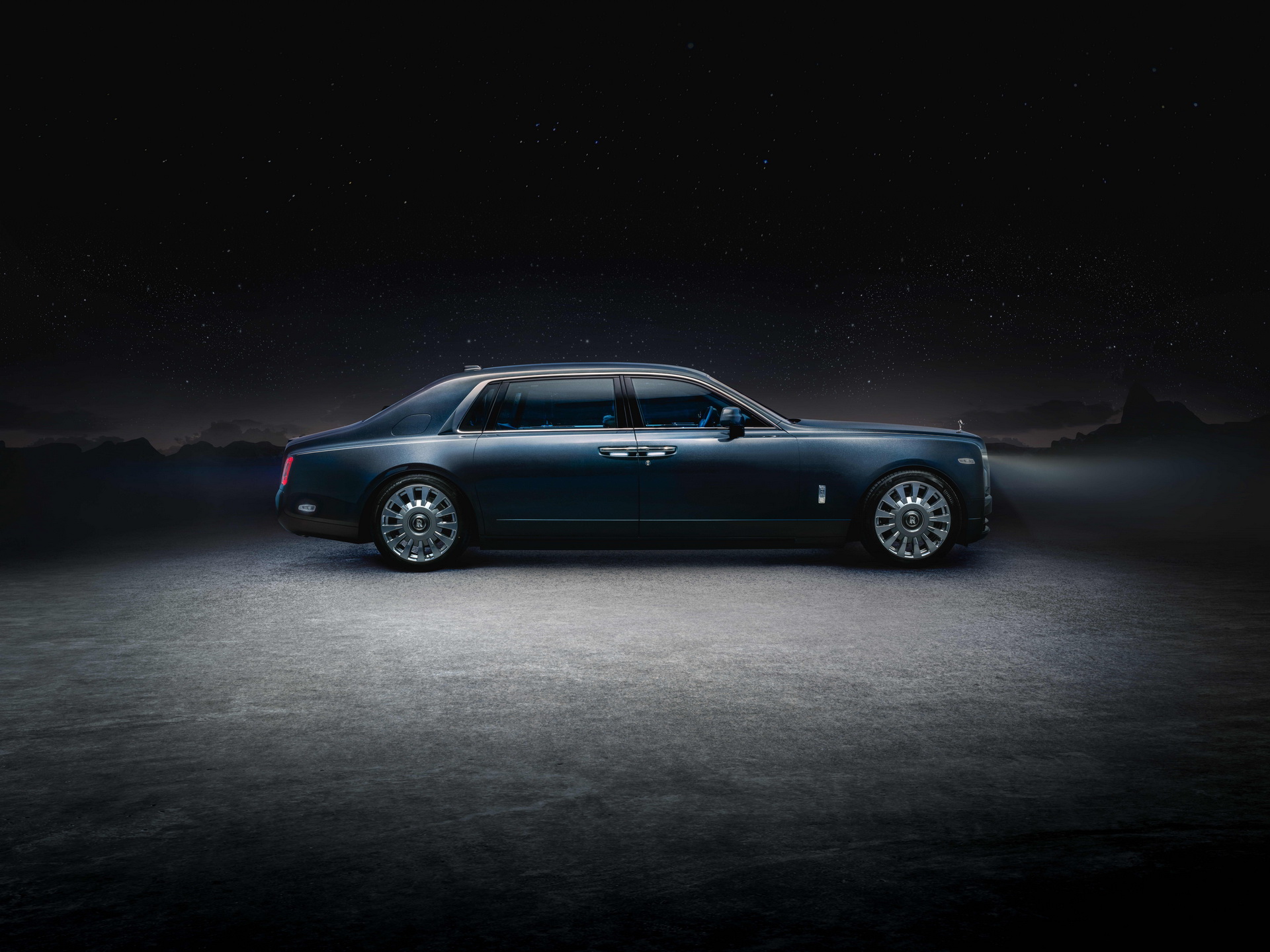 Chinese Rolls-Royce Customers Are Buying $1 Million Cars With Their Smartphones