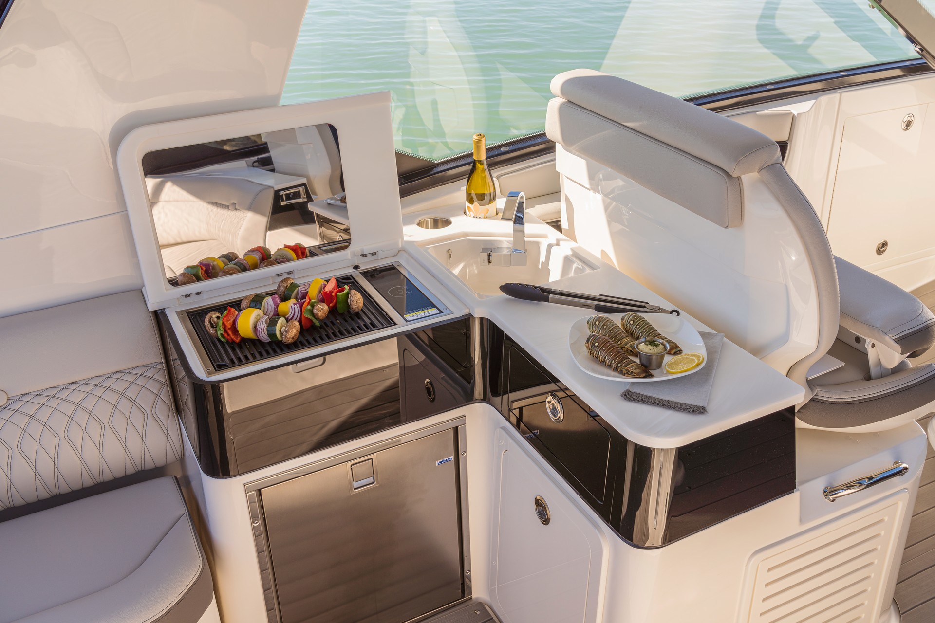 The Ultimate Boating Machine? BMW Designworks And Sea Ray Introduce New Sundancer 370 Outboard