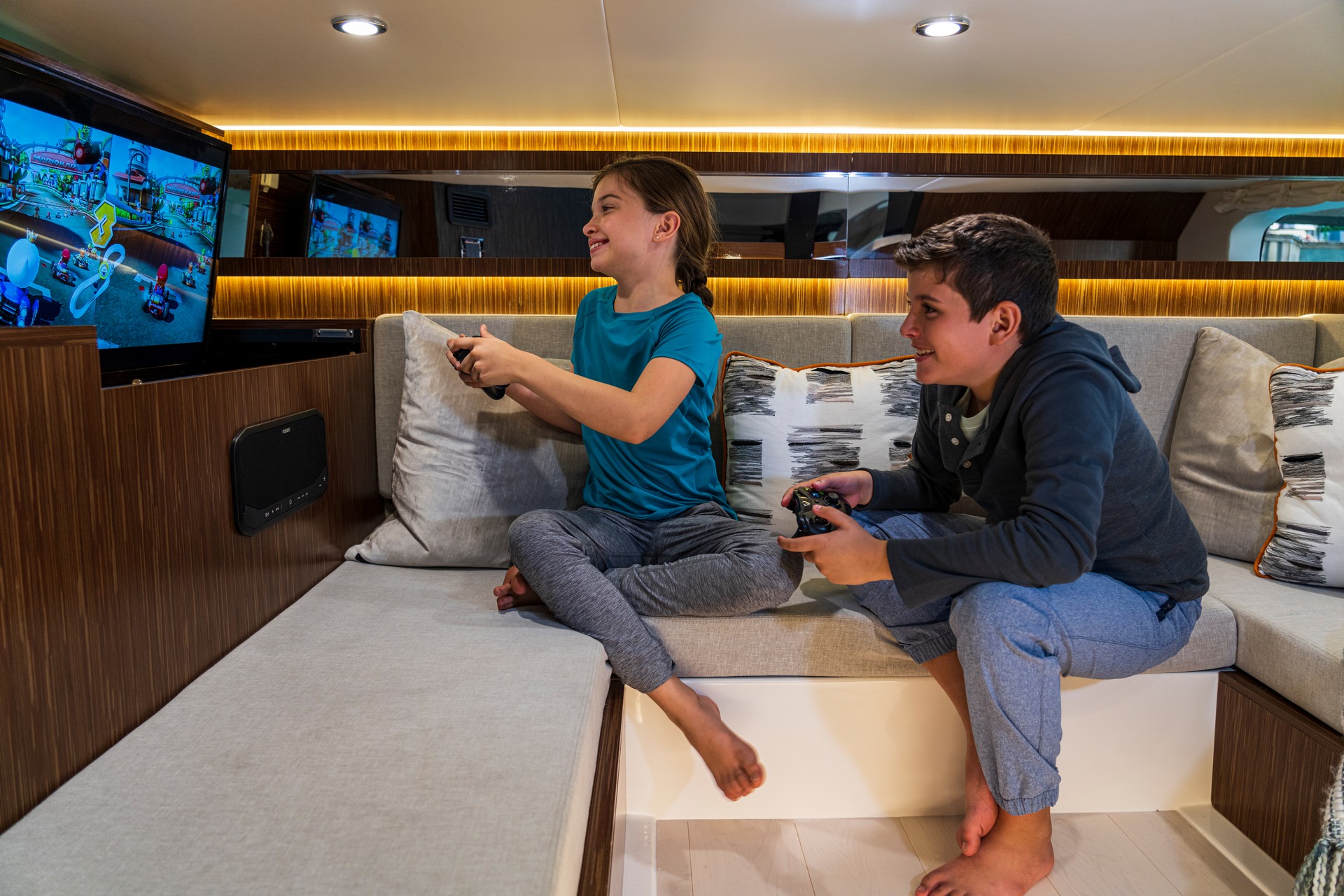 The Ultimate Boating Machine? BMW Designworks And Sea Ray Introduce New Sundancer 370 Outboard