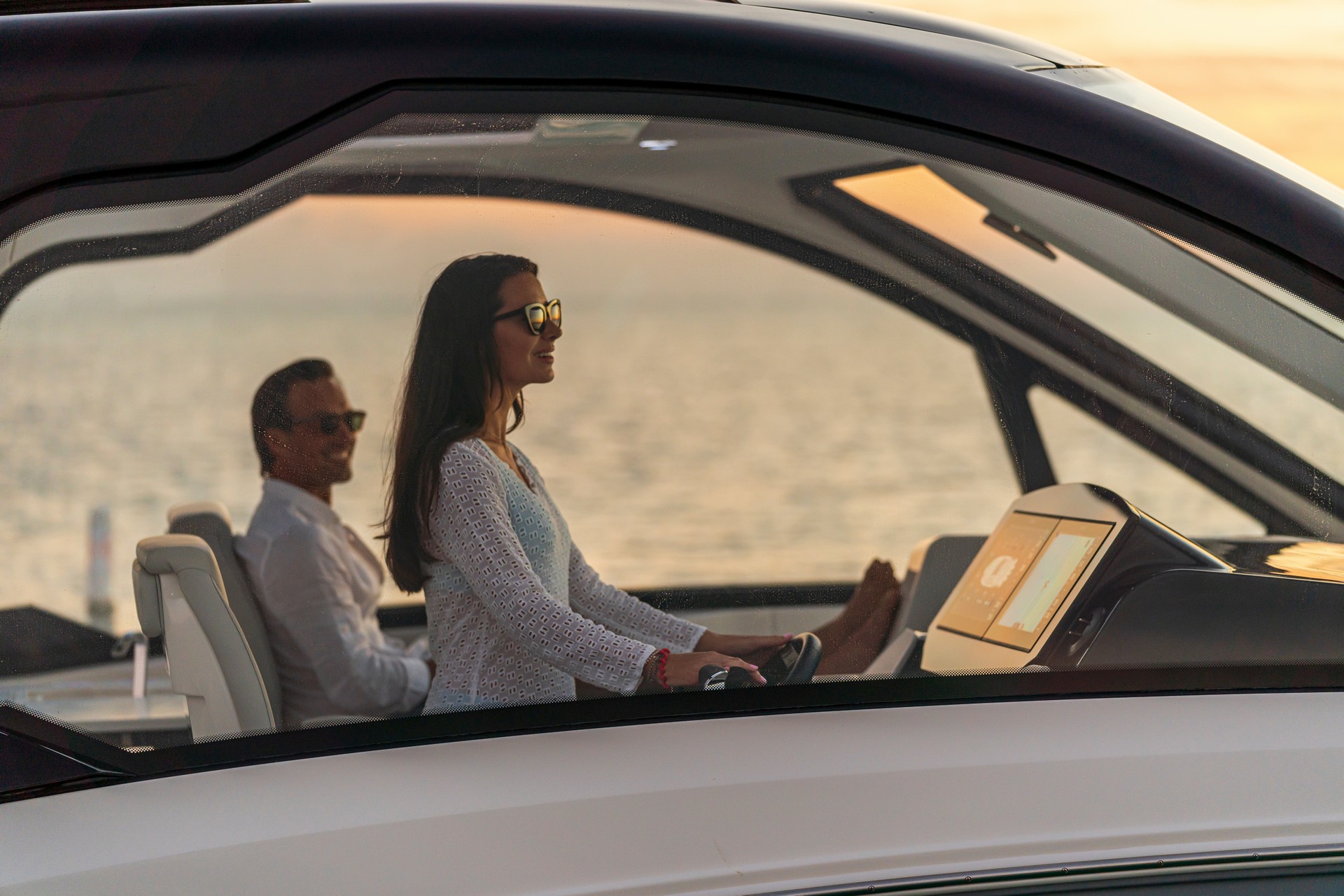 The Ultimate Boating Machine? BMW Designworks And Sea Ray Introduce New Sundancer 370 Outboard