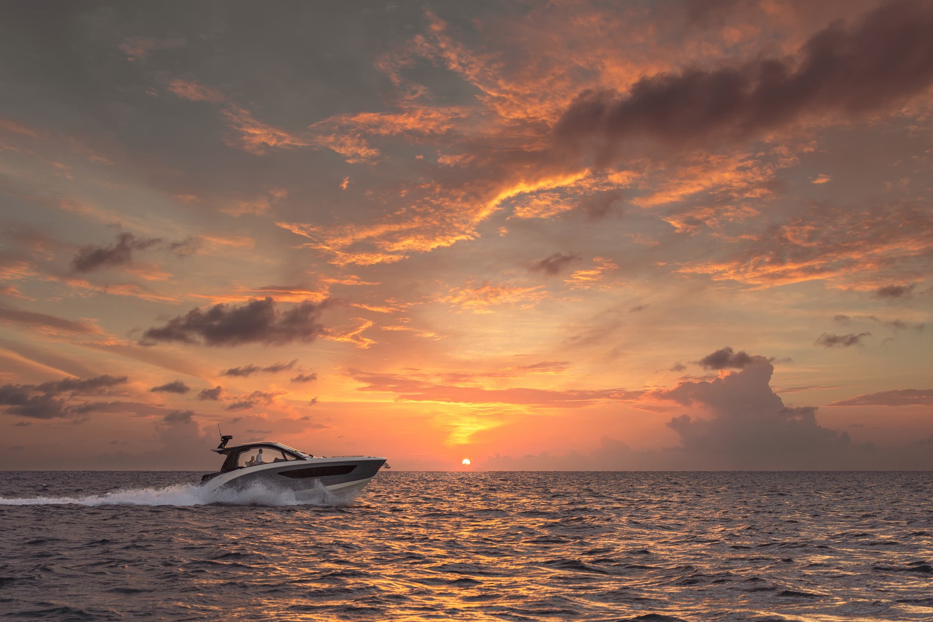 The Ultimate Boating Machine? BMW Designworks And Sea Ray Introduce New Sundancer 370 Outboard