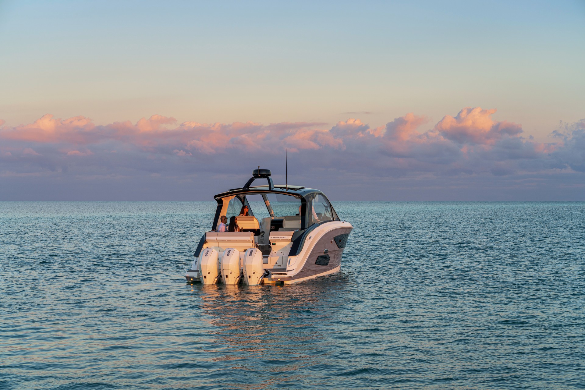 The Ultimate Boating Machine? BMW Designworks And Sea Ray Introduce New Sundancer 370 Outboard