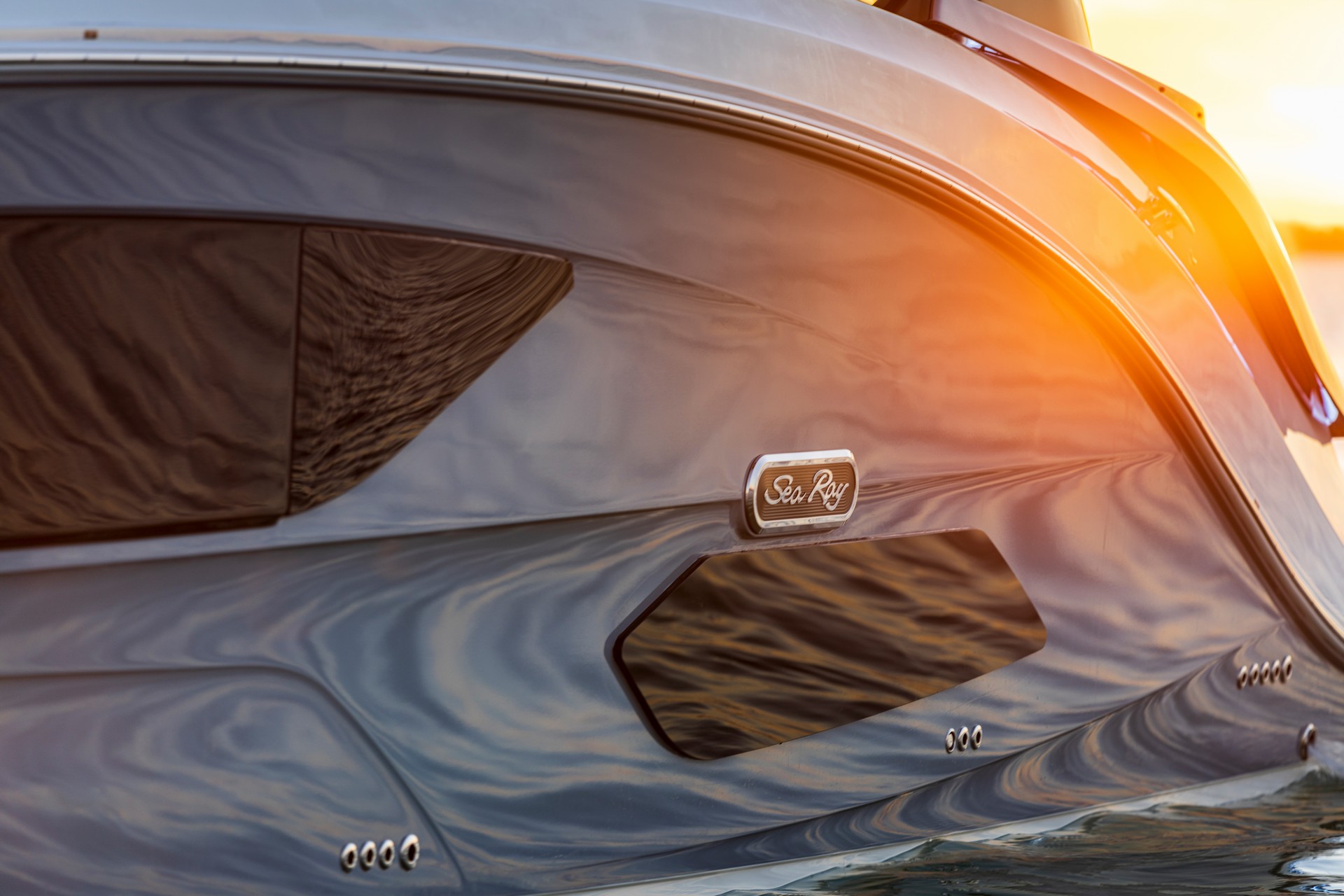 The Ultimate Boating Machine? BMW Designworks And Sea Ray Introduce New Sundancer 370 Outboard