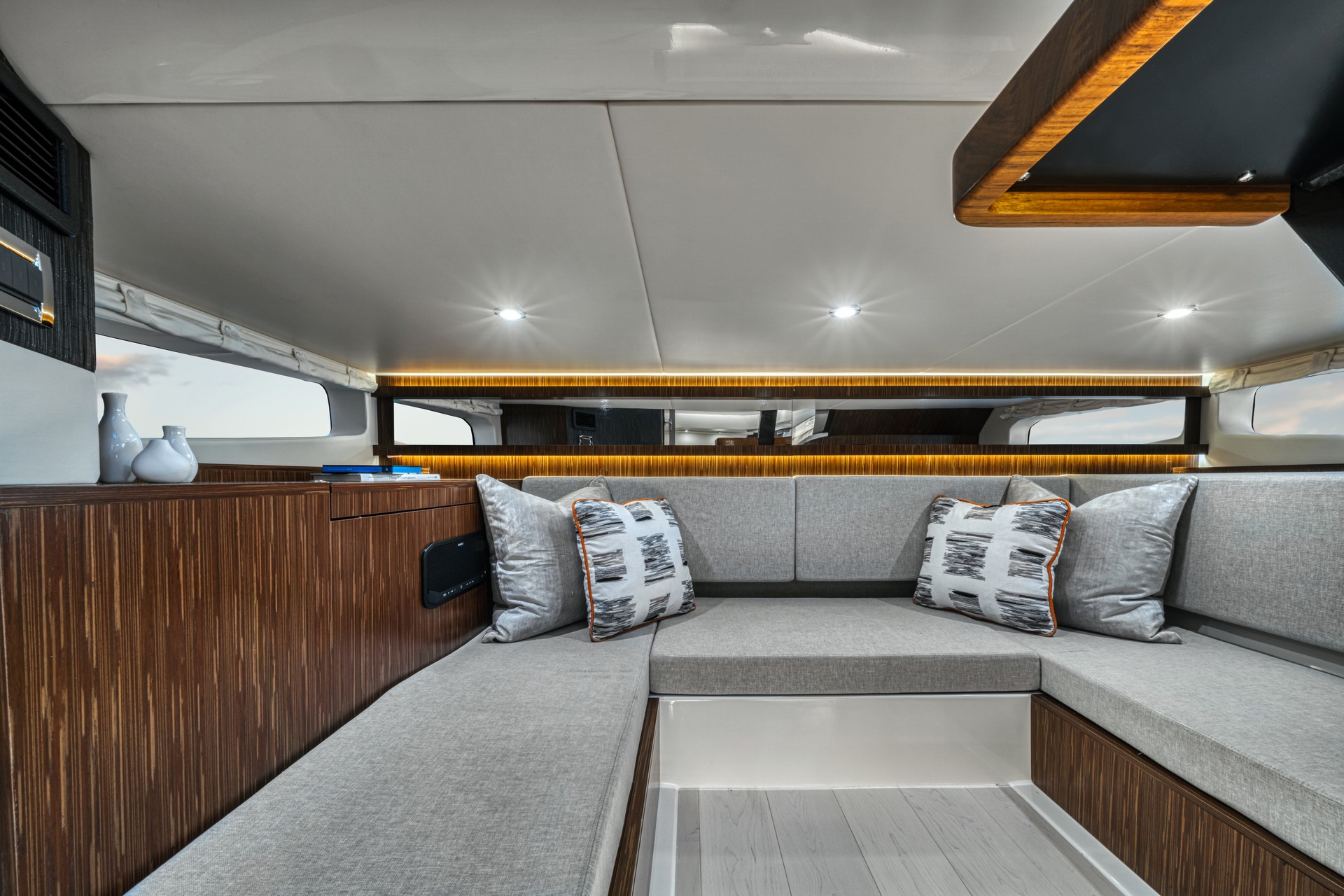 The Ultimate Boating Machine? BMW Designworks And Sea Ray Introduce New Sundancer 370 Outboard