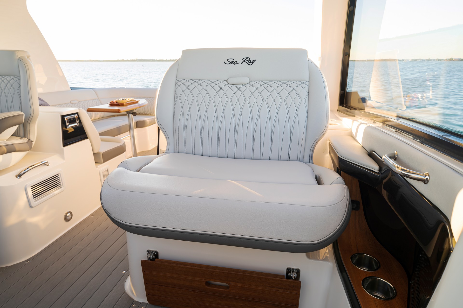 The Ultimate Boating Machine? BMW Designworks And Sea Ray Introduce New Sundancer 370 Outboard