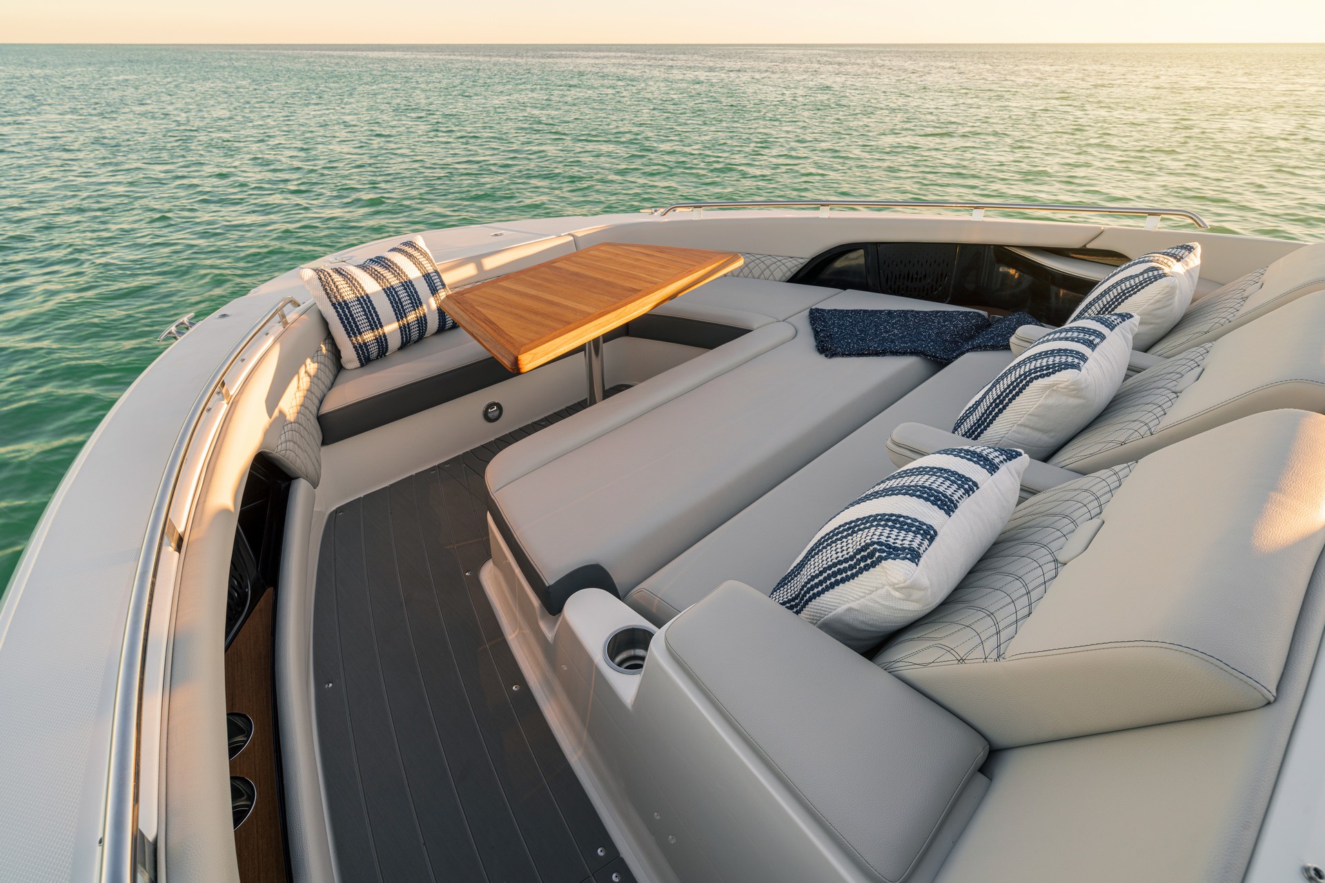 The Ultimate Boating Machine? BMW Designworks And Sea Ray Introduce New Sundancer 370 Outboard