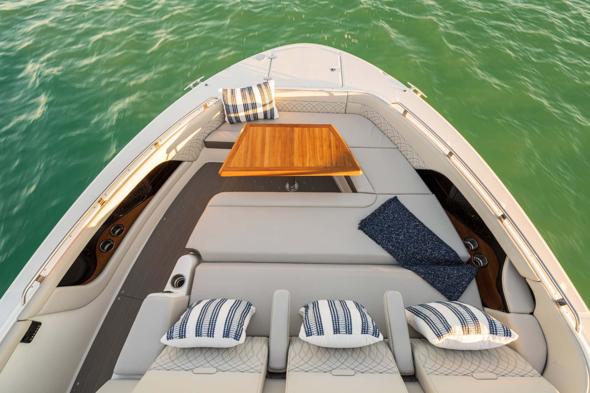 The Ultimate Boating Machine? BMW Designworks And Sea Ray Introduce New Sundancer 370 Outboard