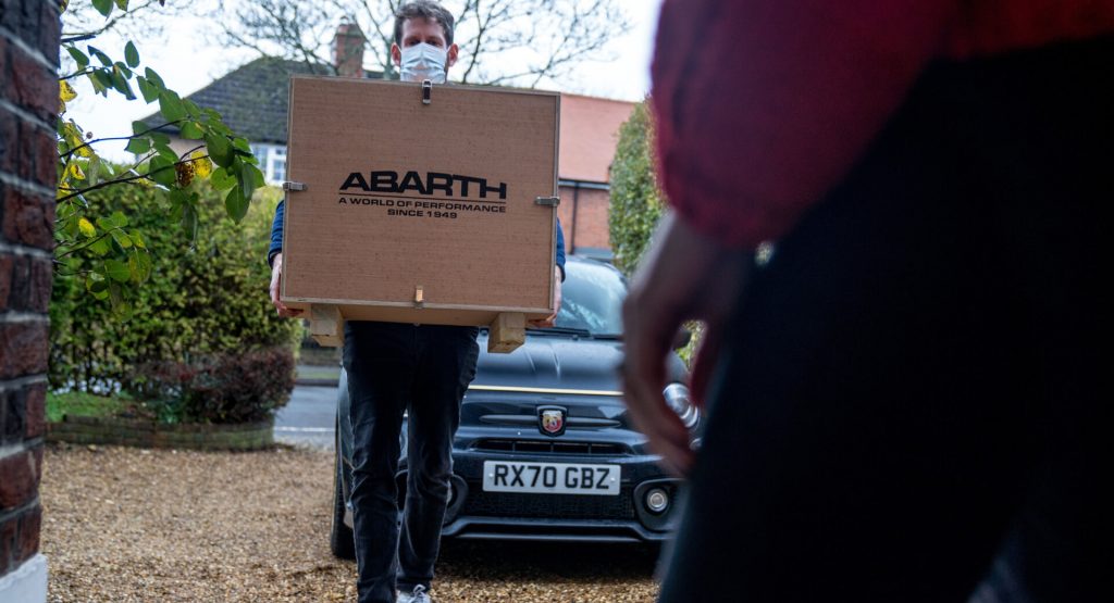  Abarth Will Send VR Gear To Your Doorway So You Can Experience The 595 Scorpioneoro In The UK
