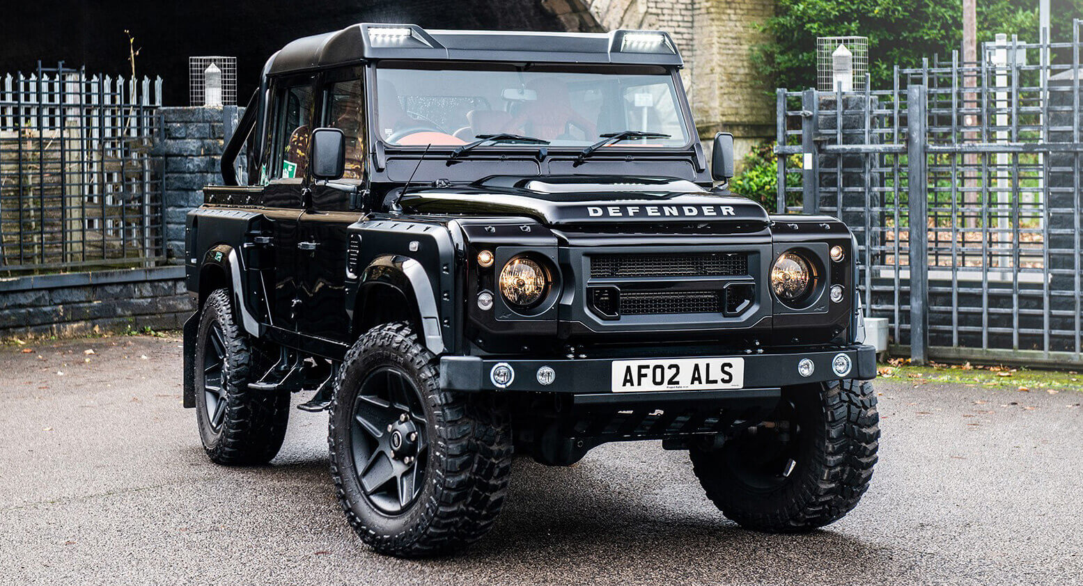 Kahn's 2015 Rover Defender Pickup Ready For The End Of Days | Carscoops
