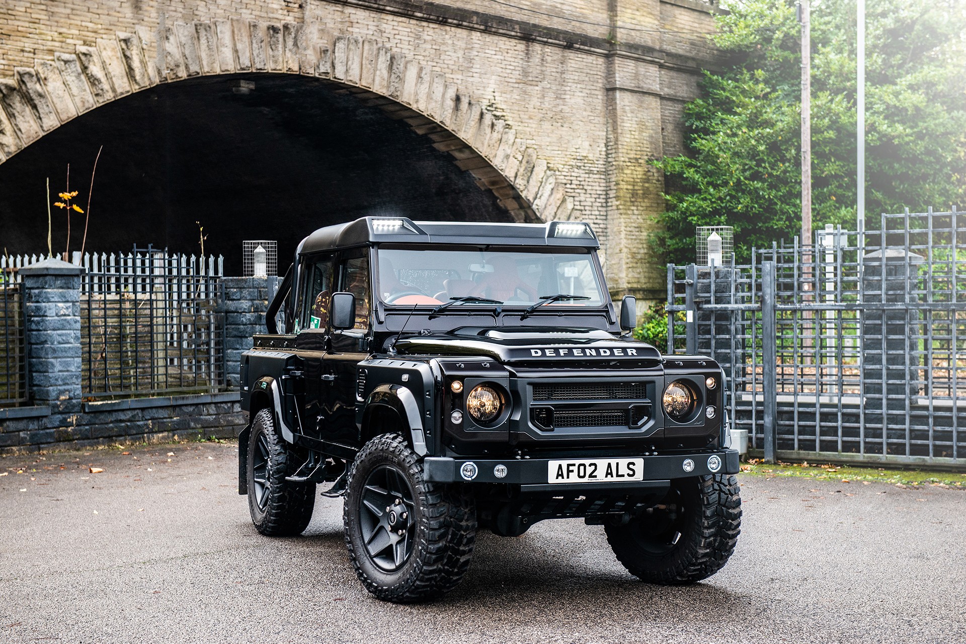 Kahn’s 2015 Land Rover Defender Pickup Looks Ready For The End Of Days
