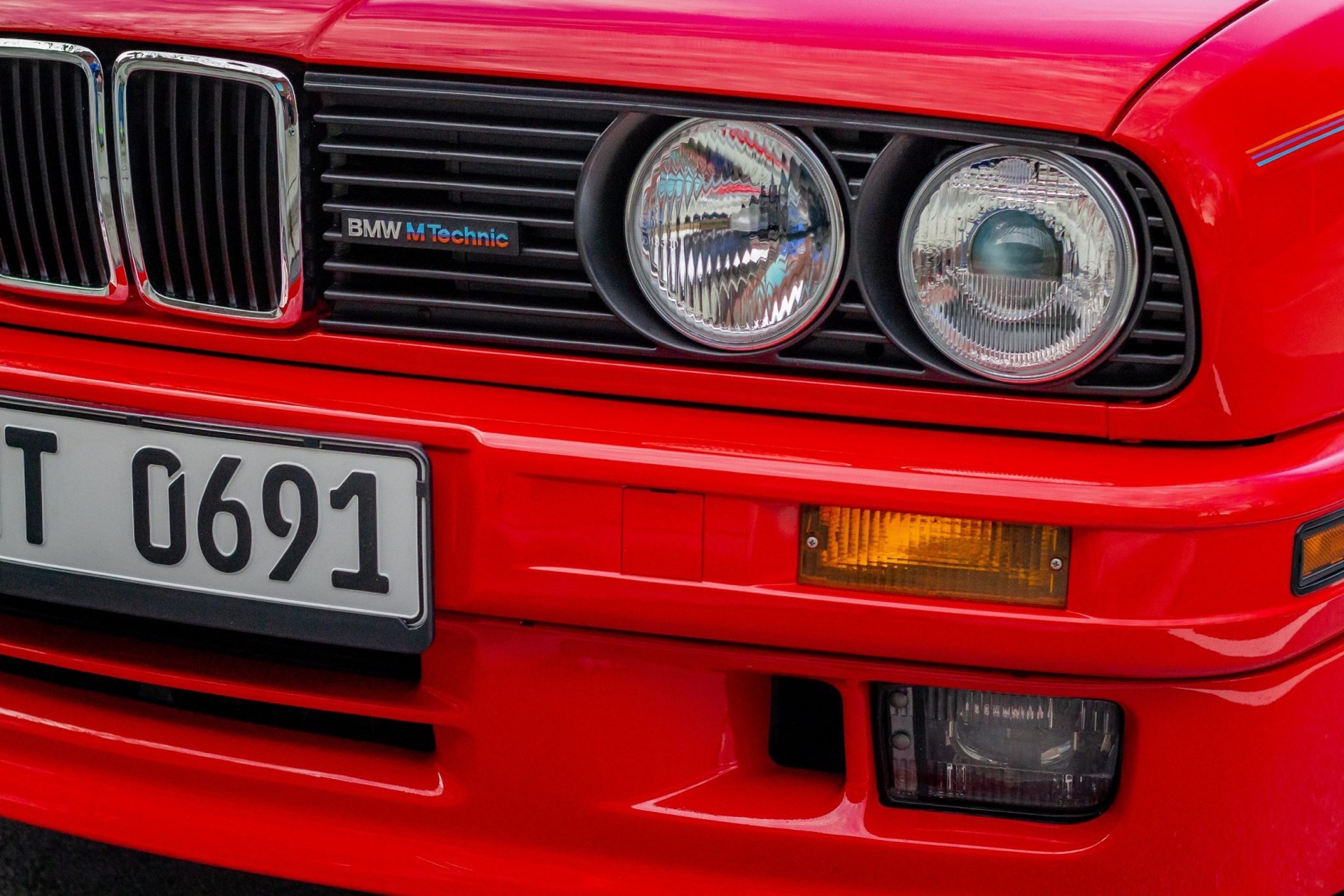 Live Out Your 90s Wall Street Broker Dreams With This Brilliant Red E30 Convertible