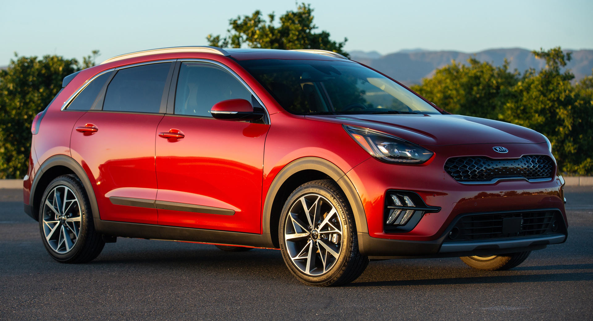 2021 Kia Niro Hybrid And Plug-In Hybrid Arrive With New Tech | Carscoops