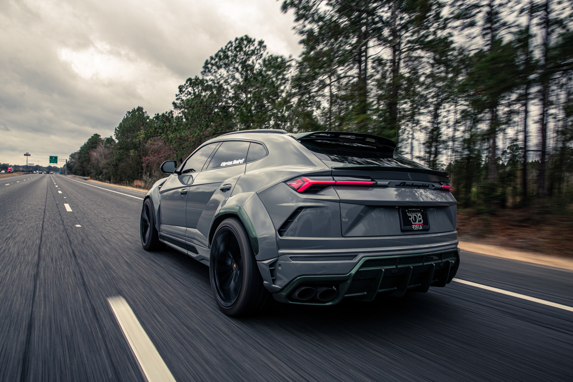 800 HP, Carbon Fiber-Bodied Lamborghini Urus “Green Urnet” Cost $350,000