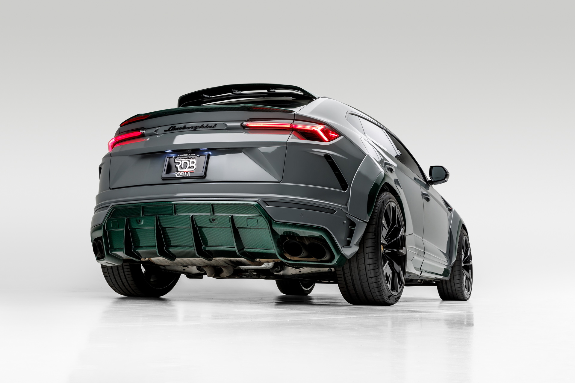 800 HP, Carbon Fiber-Bodied Lamborghini Urus “Green Urnet” Cost $350,000
